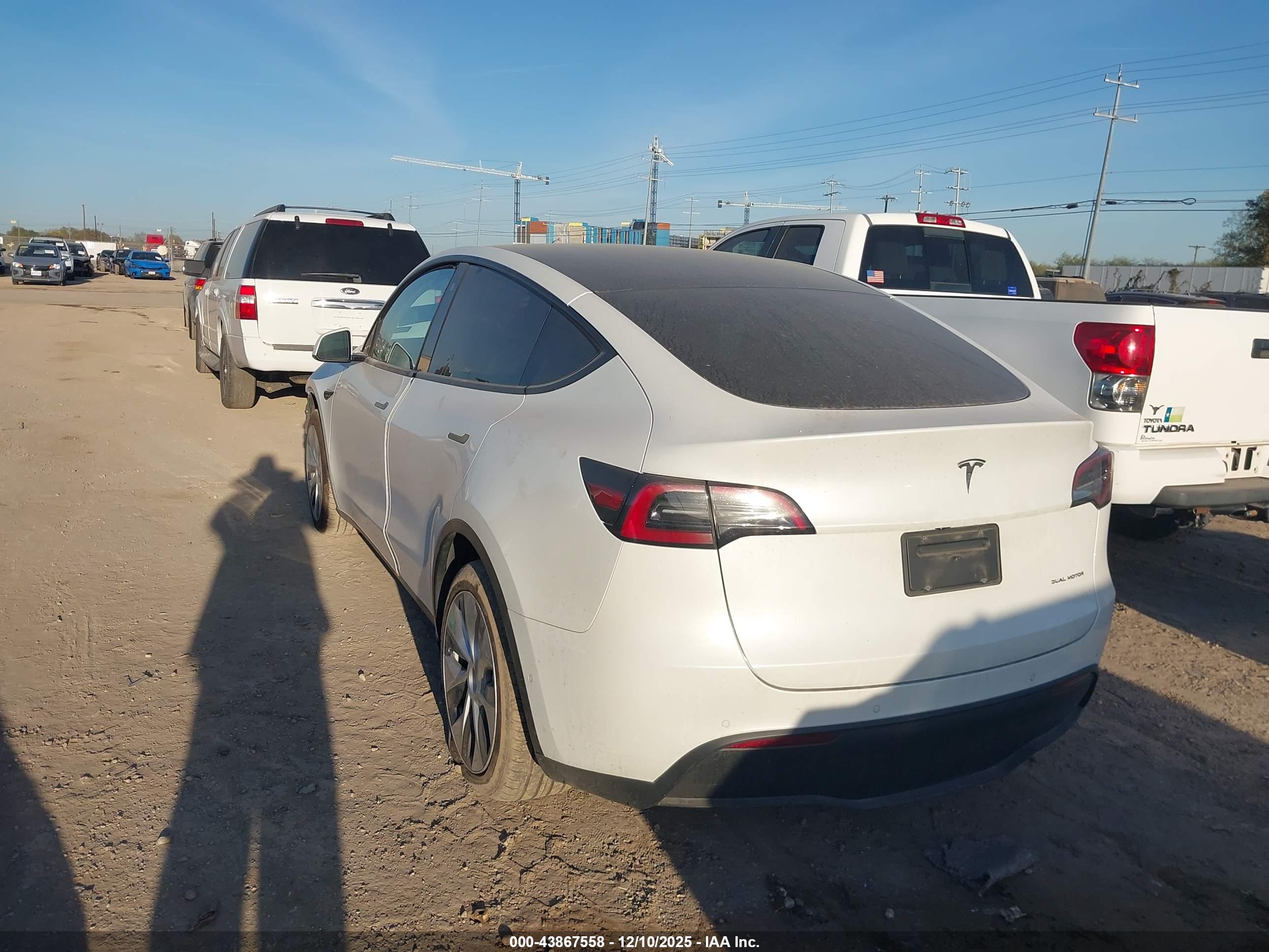 TESLA MODEL image 3