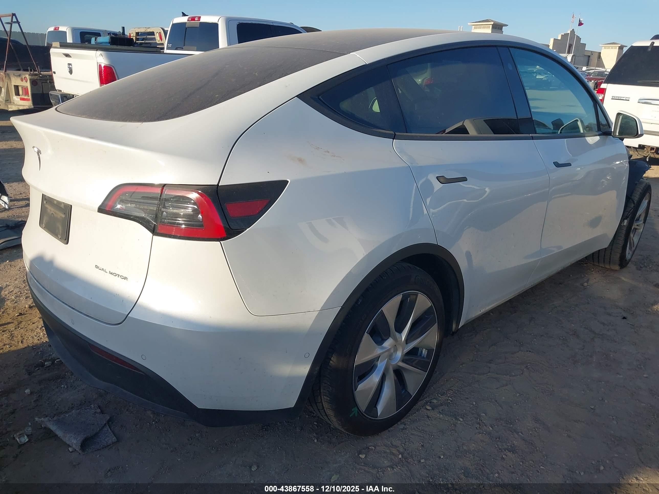 TESLA MODEL image 4