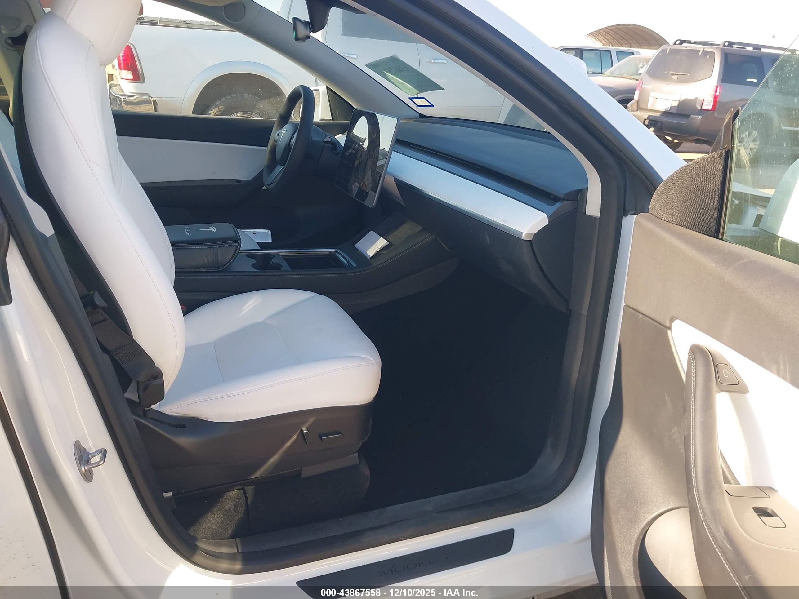 TESLA MODEL image 5