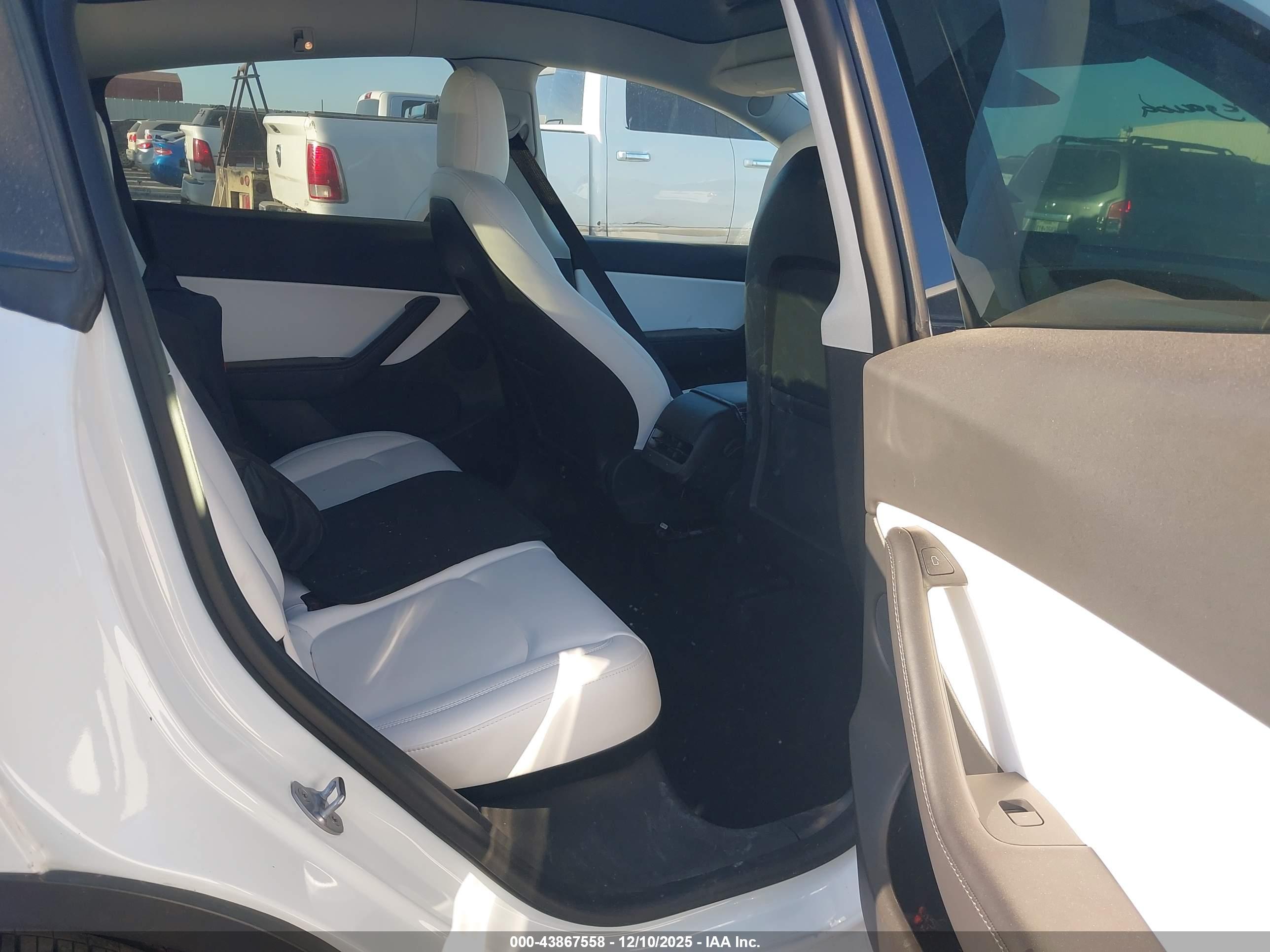 TESLA MODEL image 8
