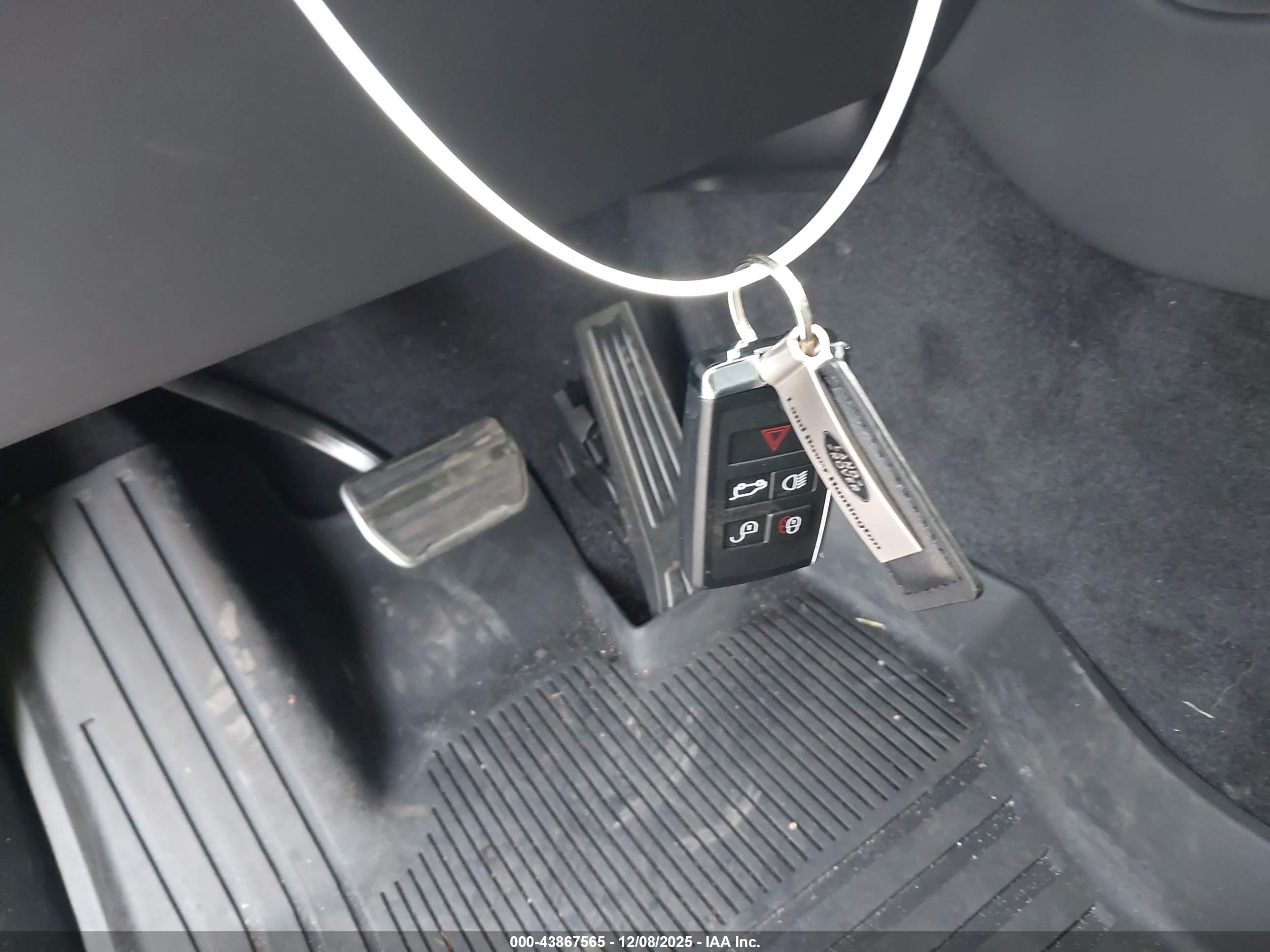 LAND ROVER image 11