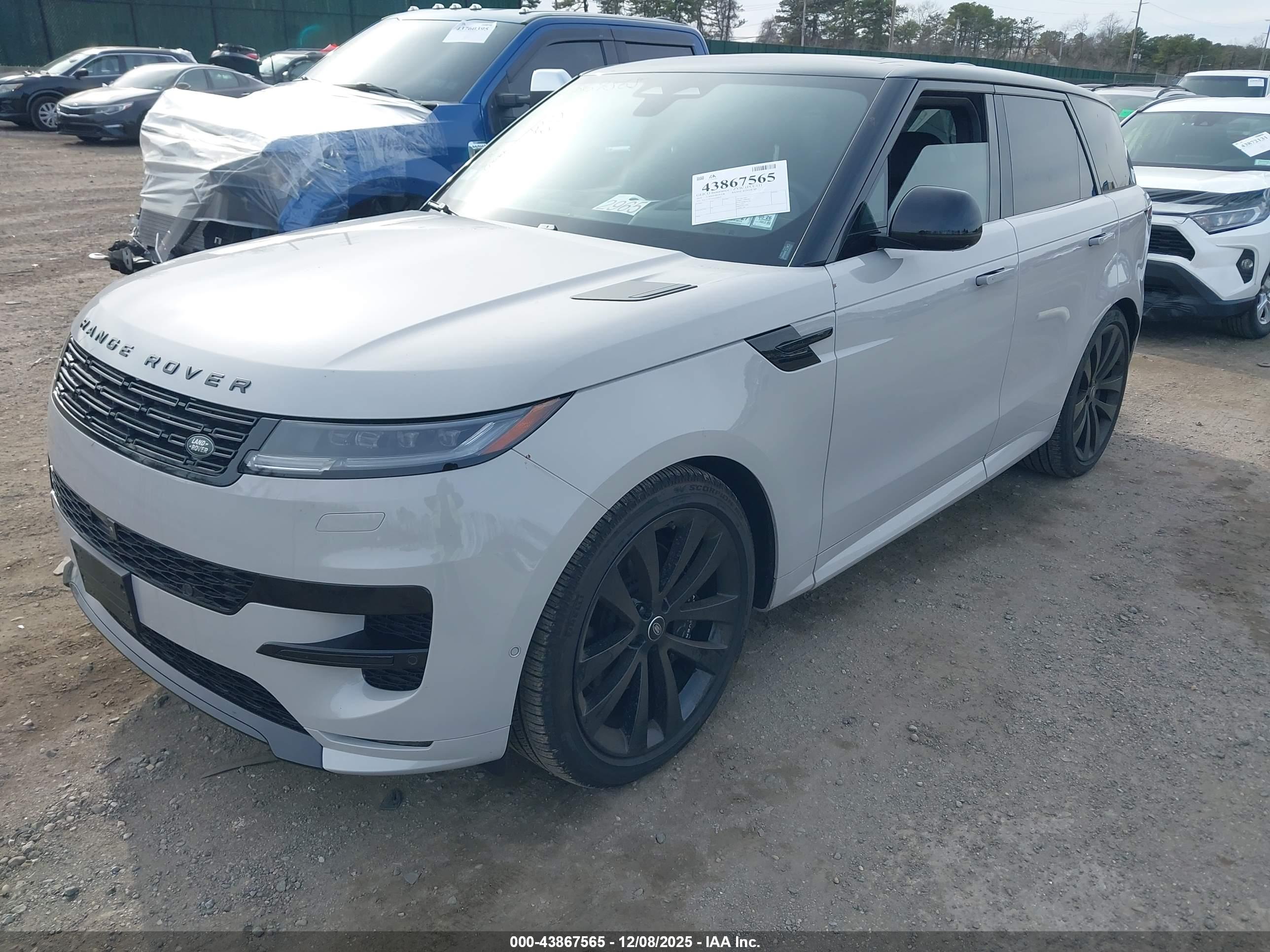 LAND ROVER image 2