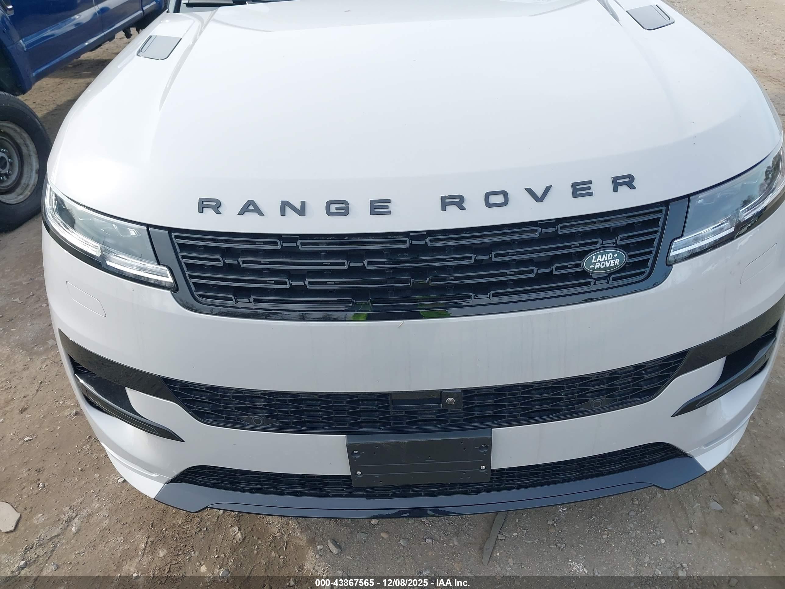 LAND ROVER image 6