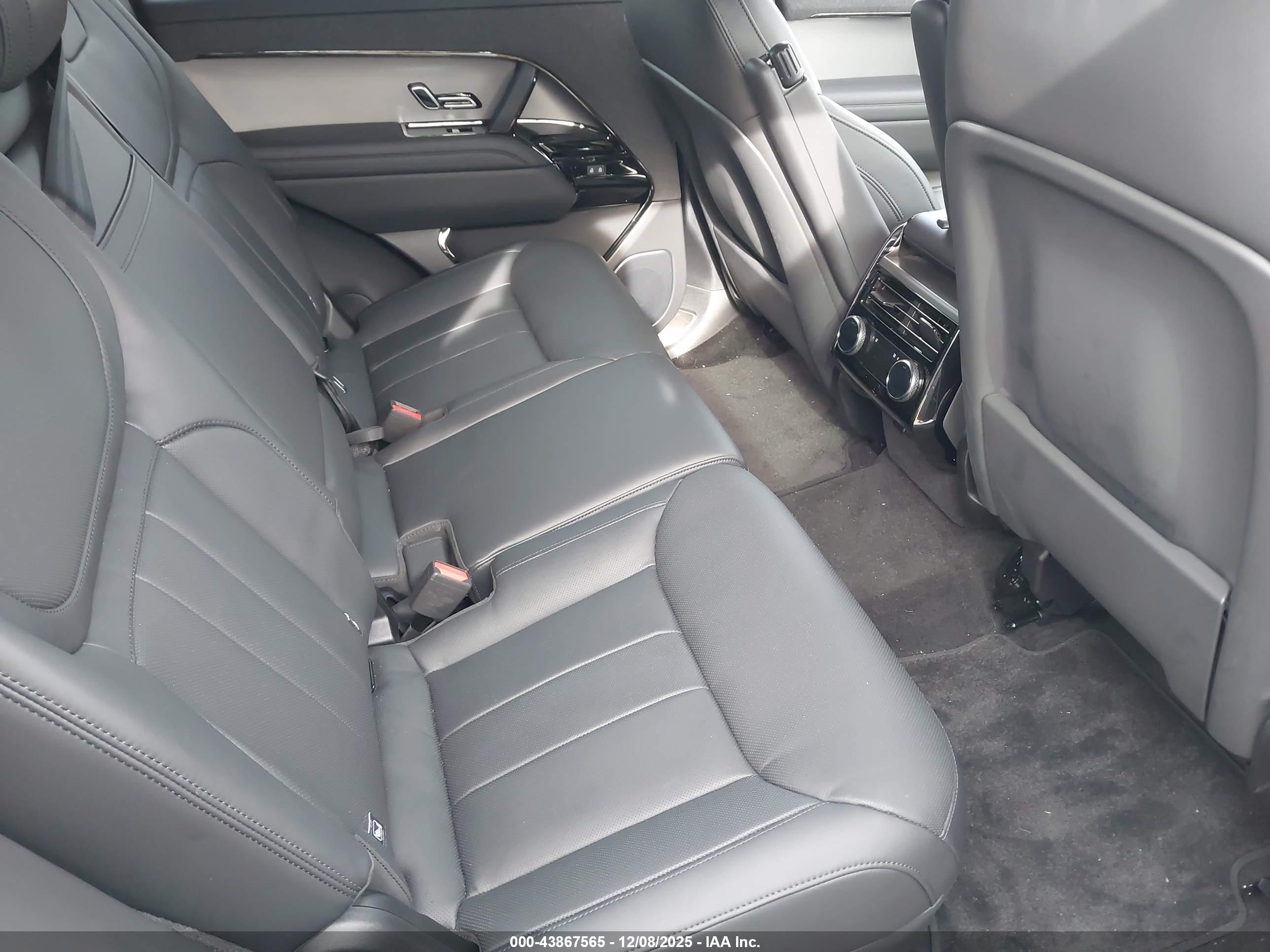 LAND ROVER image 8
