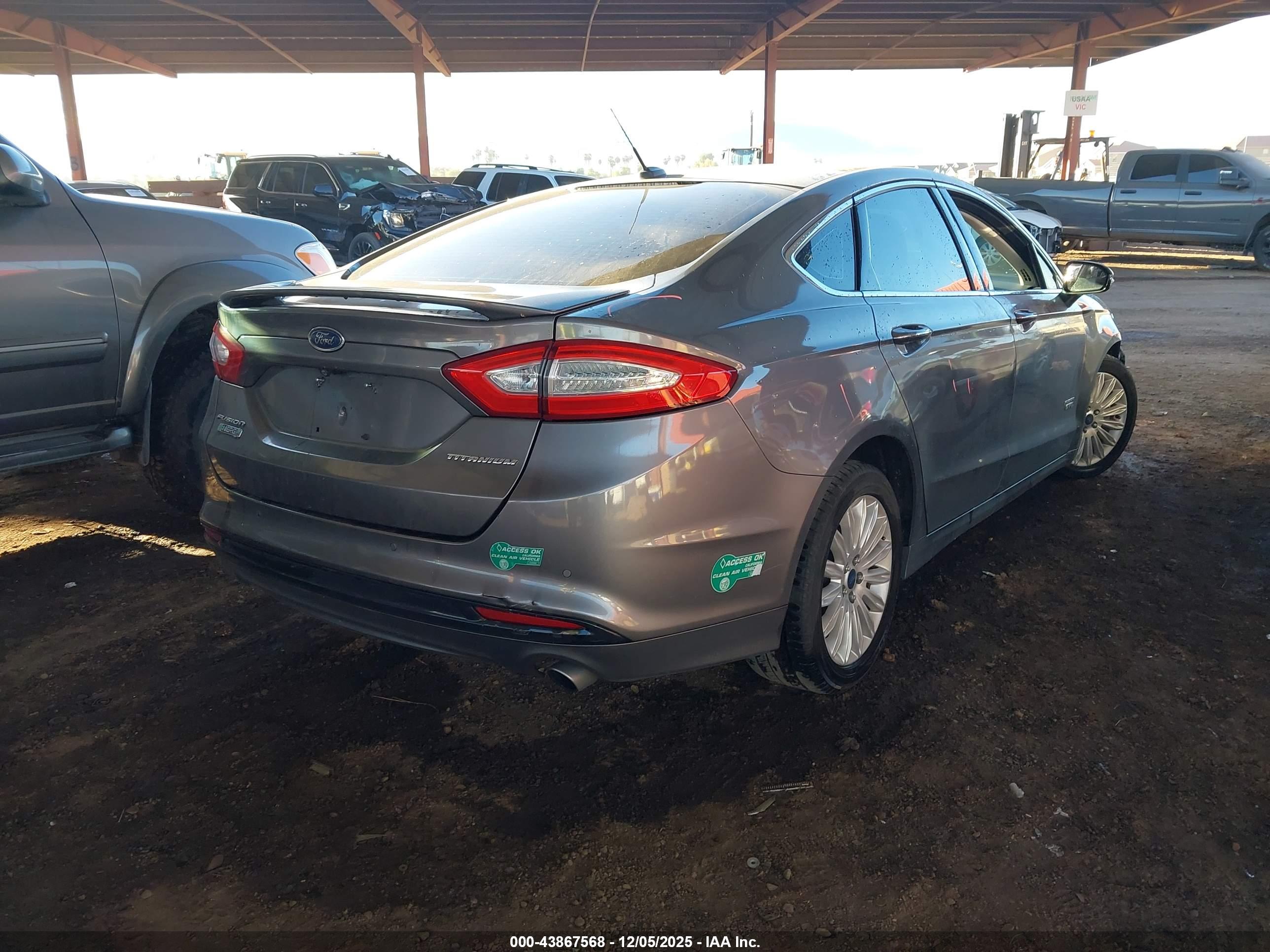 FORD FUSION image 4