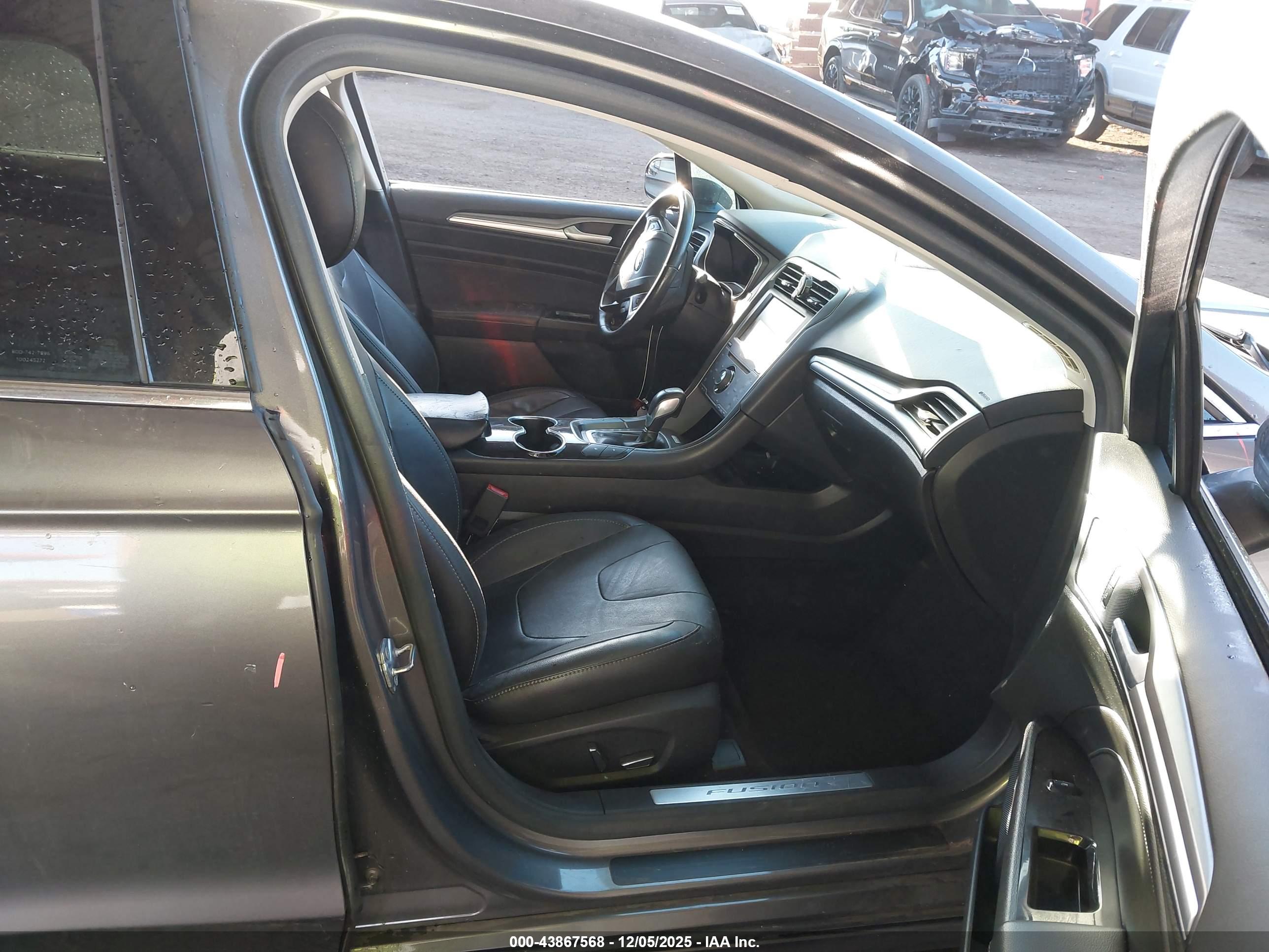 FORD FUSION image 5