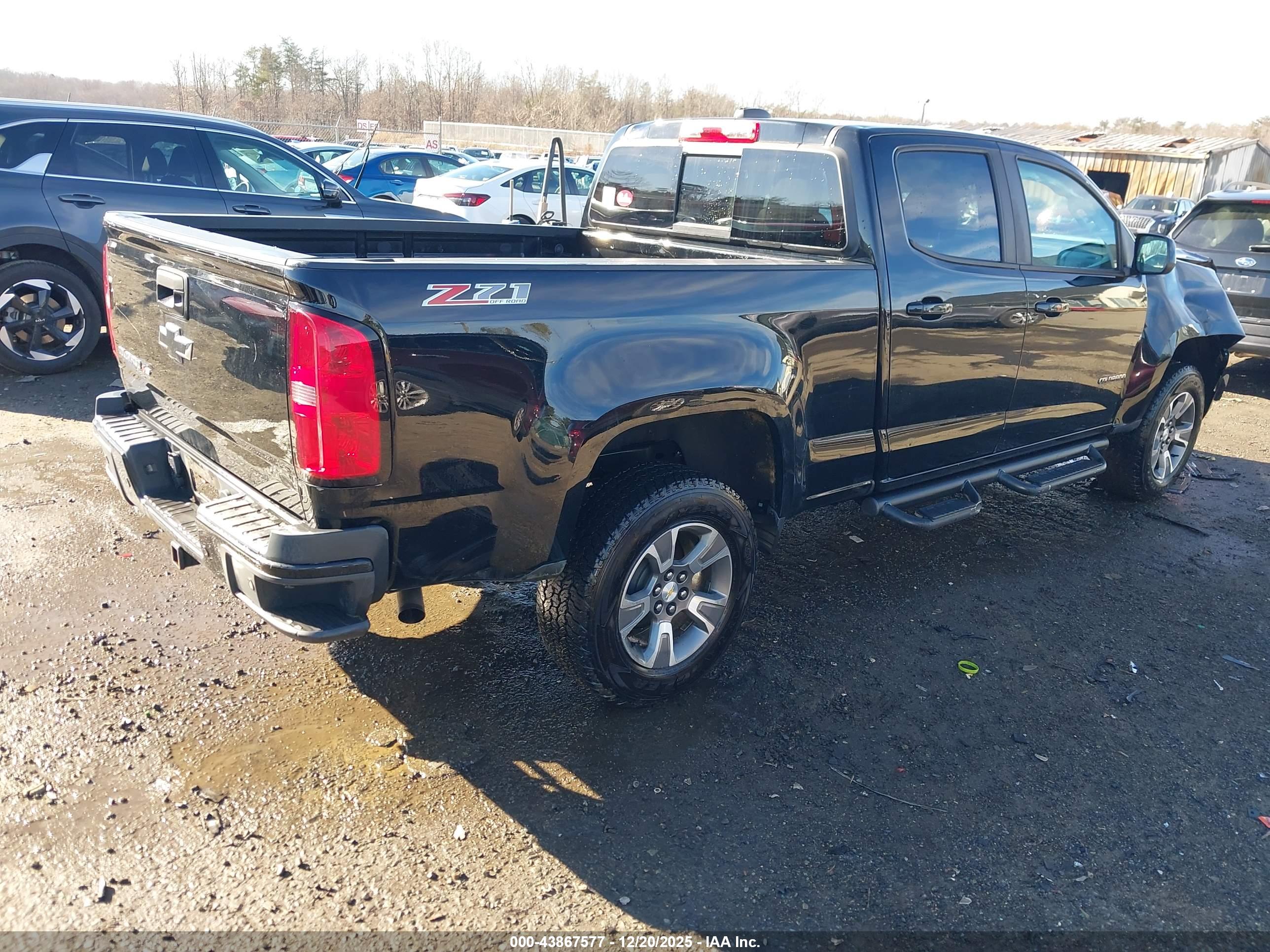 CHEVROLET COLORADO image 4