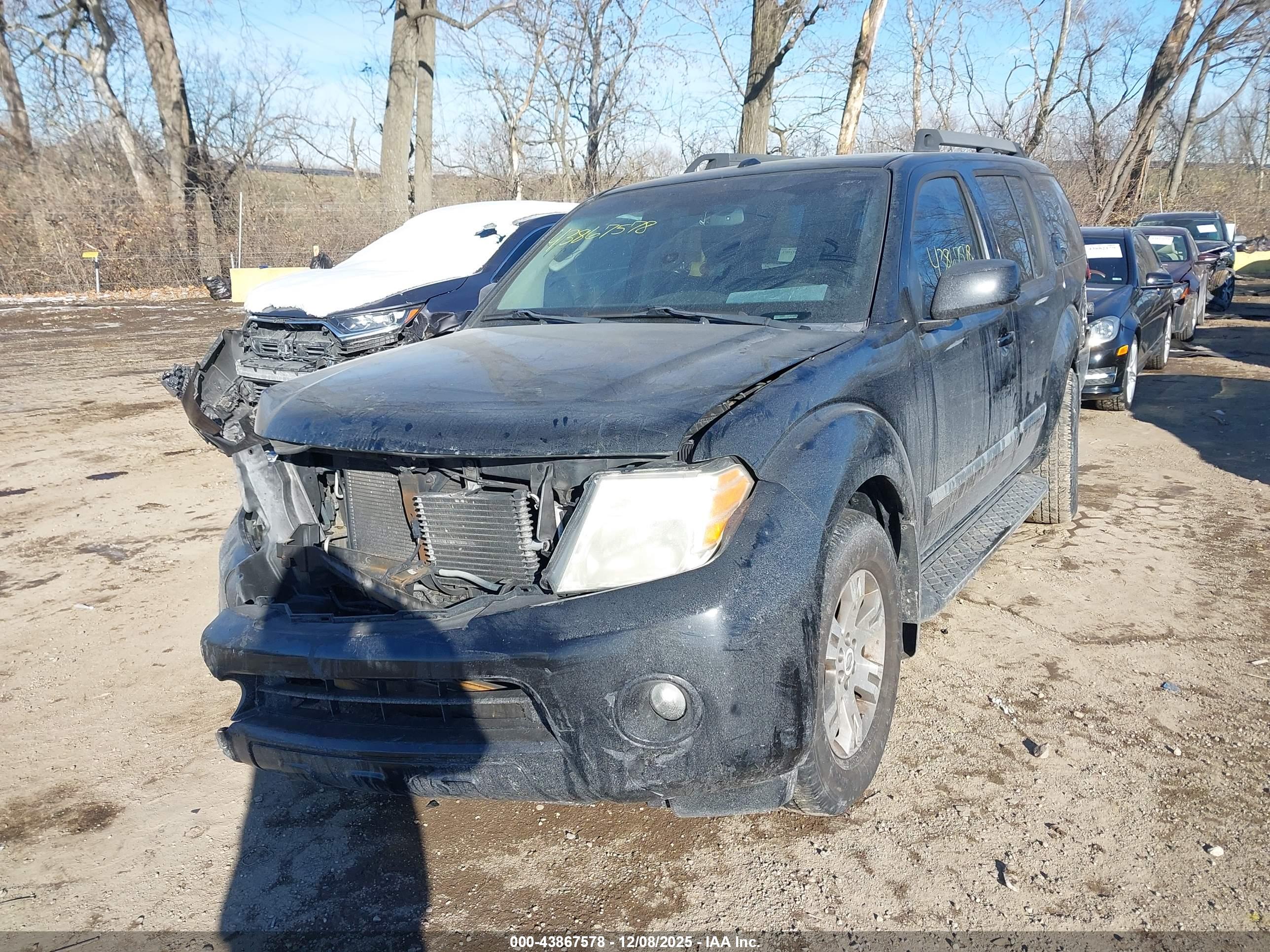NISSAN PATHFINDER image 2