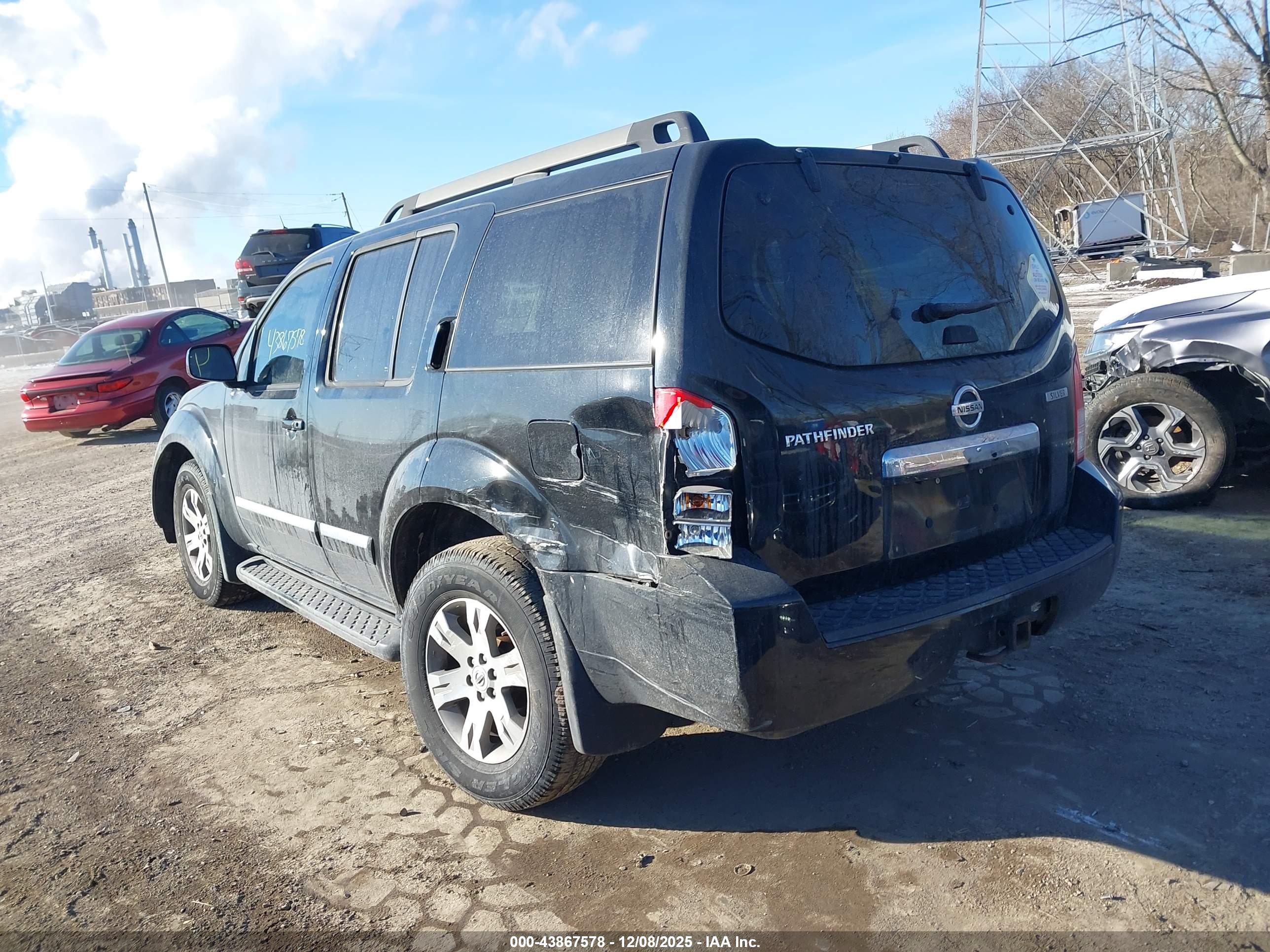 NISSAN PATHFINDER image 3