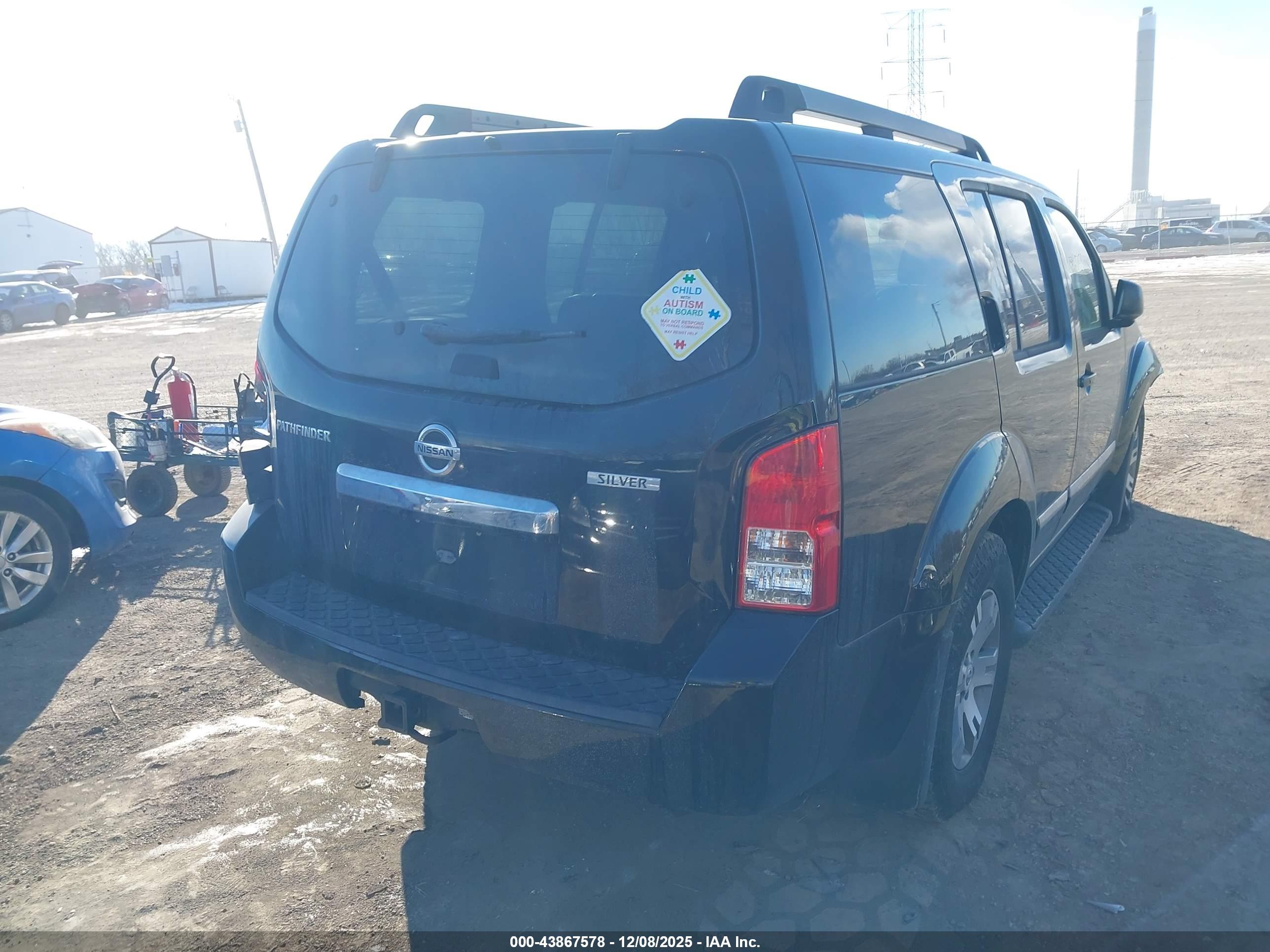 NISSAN PATHFINDER image 4
