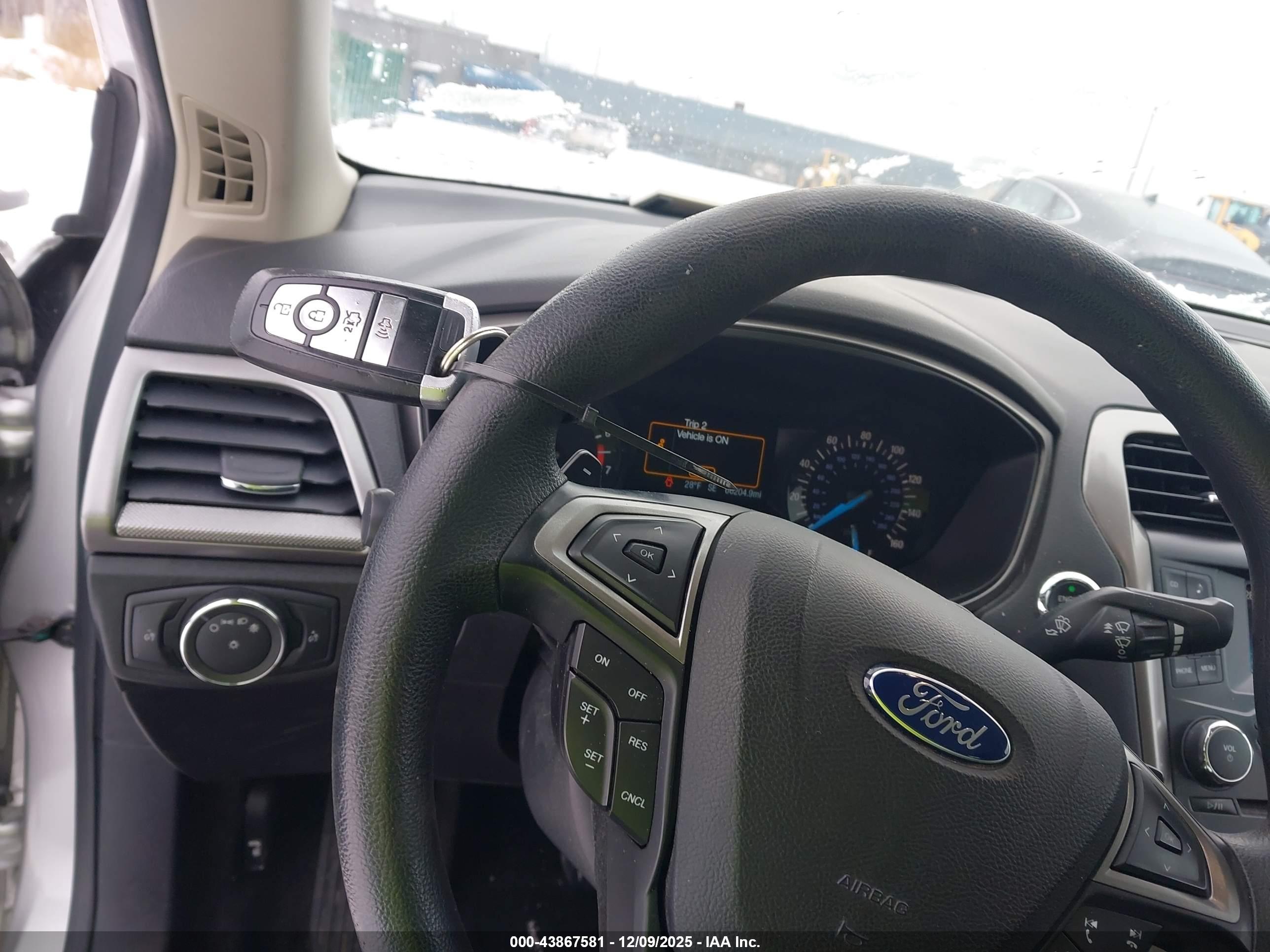 FORD FUSION image 11
