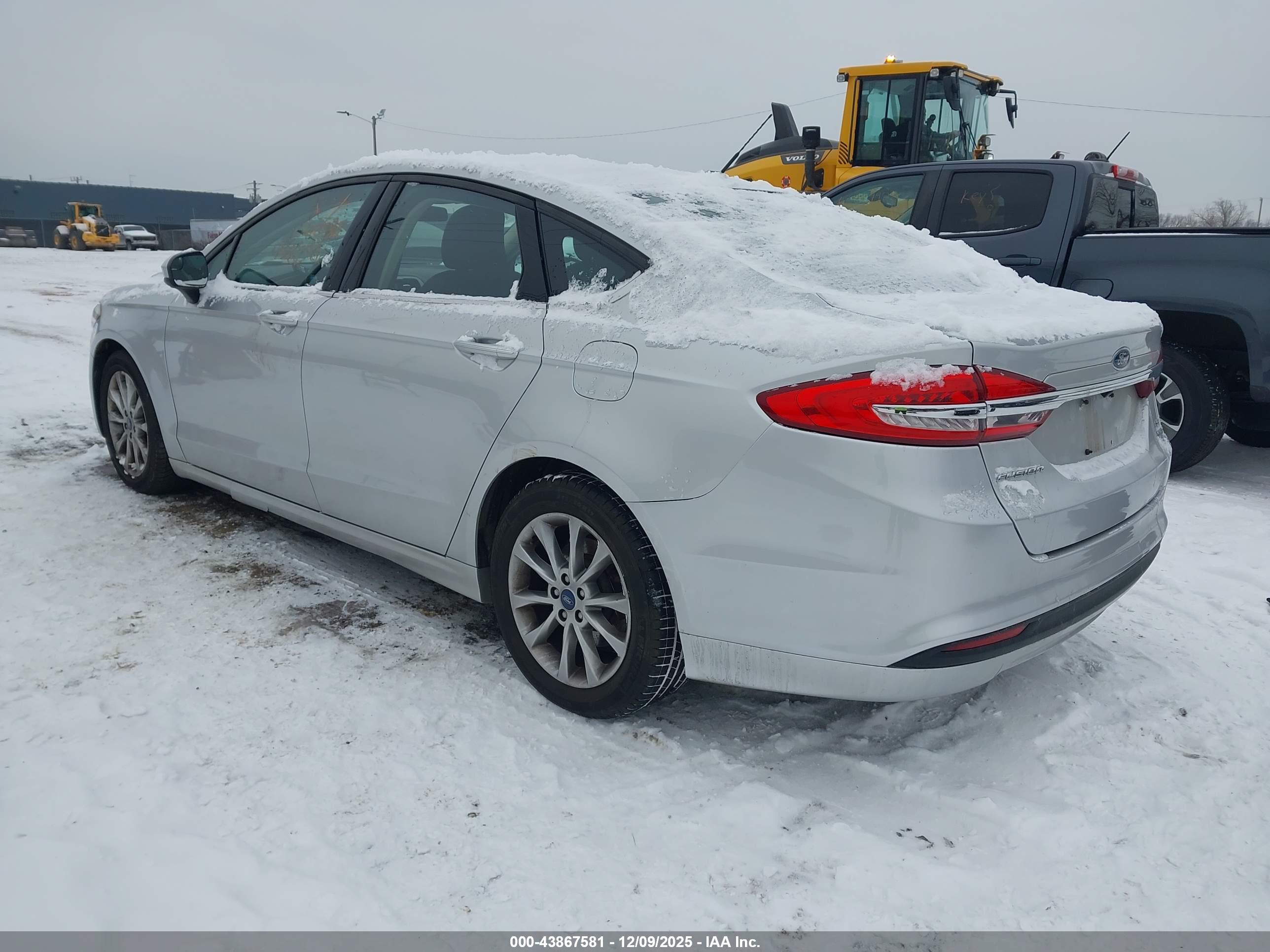 FORD FUSION image 3