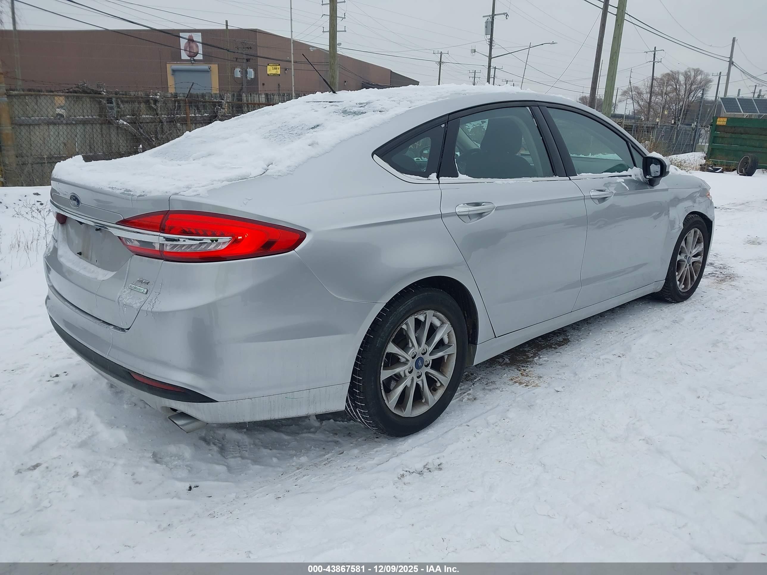 FORD FUSION image 4