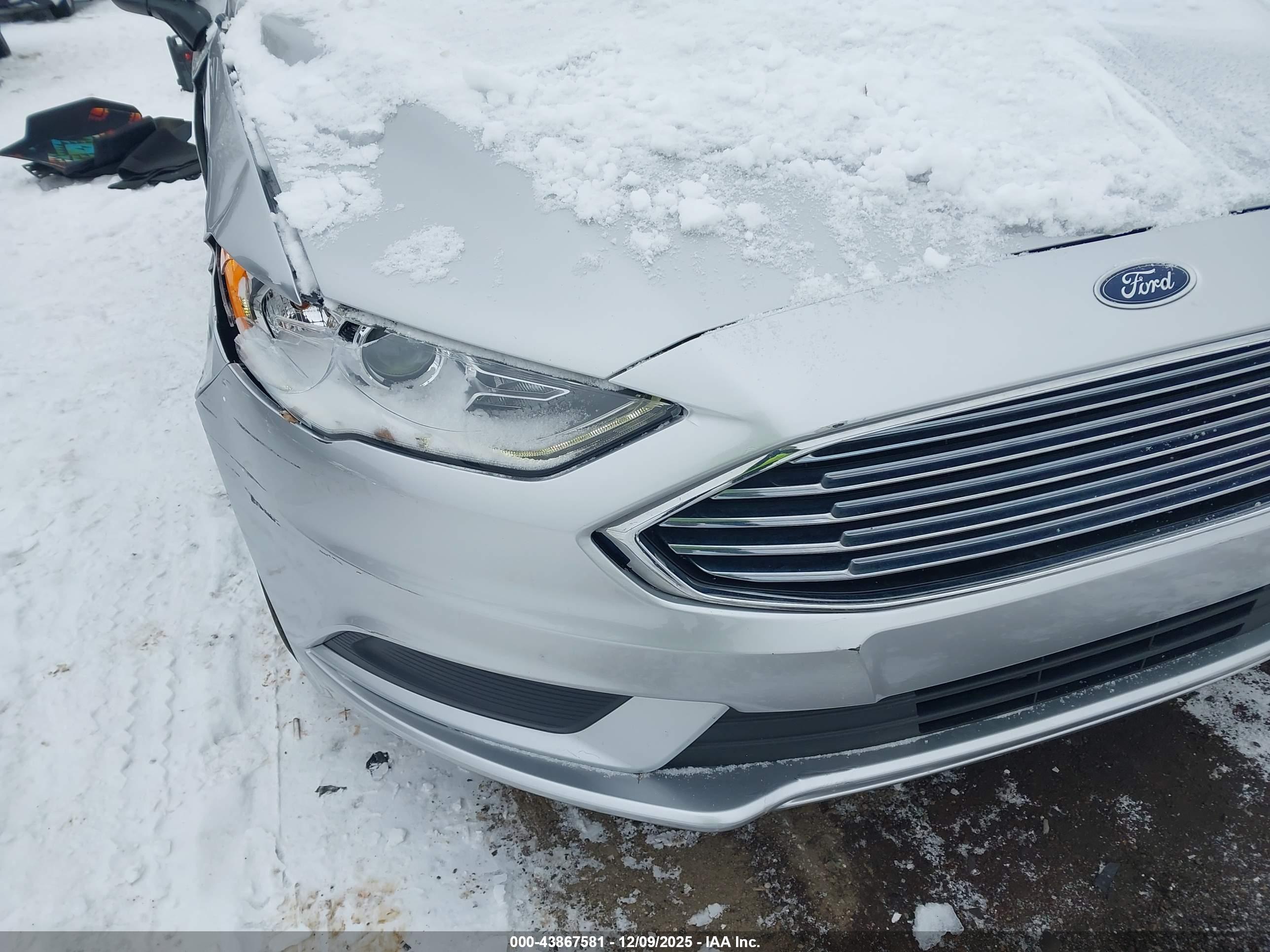 FORD FUSION image 6