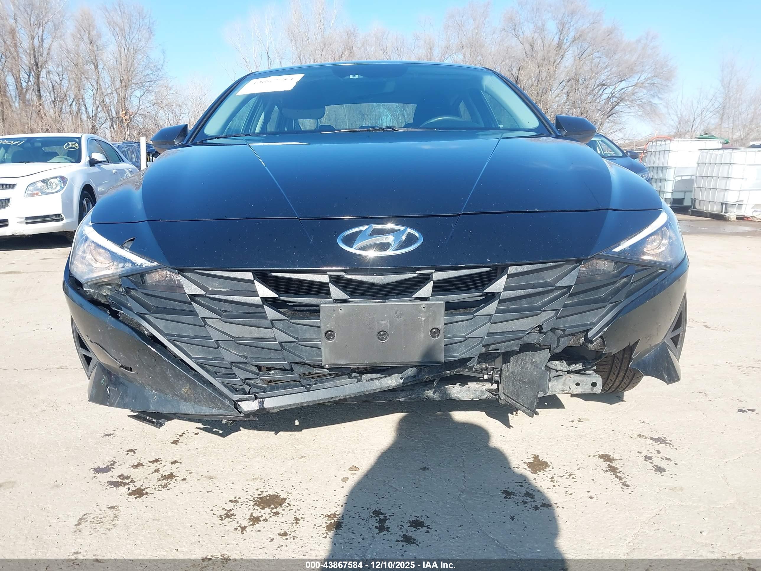 HYUNDAI ELANTRA image 6