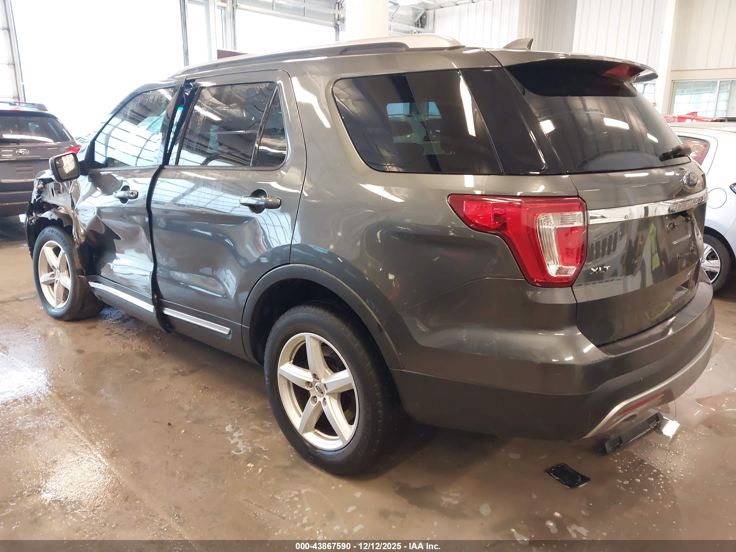 FORD EXPLORER image 3