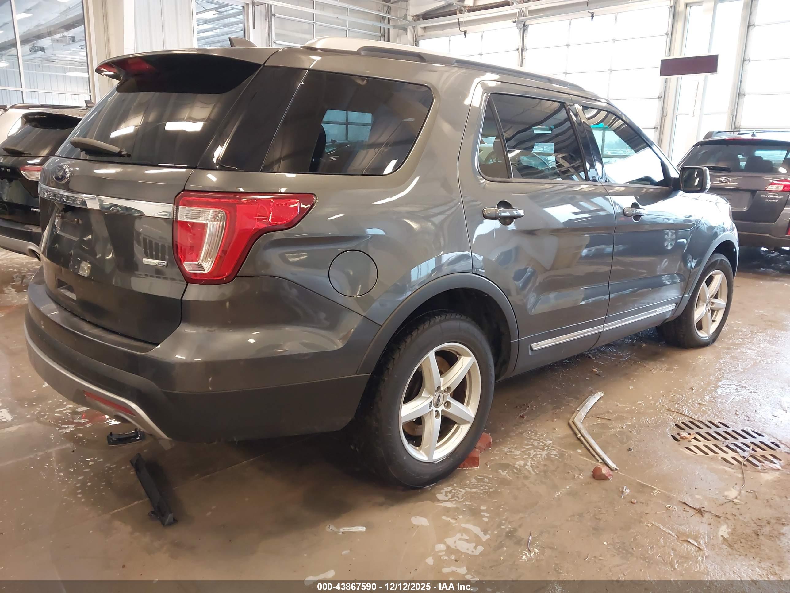 FORD EXPLORER image 4