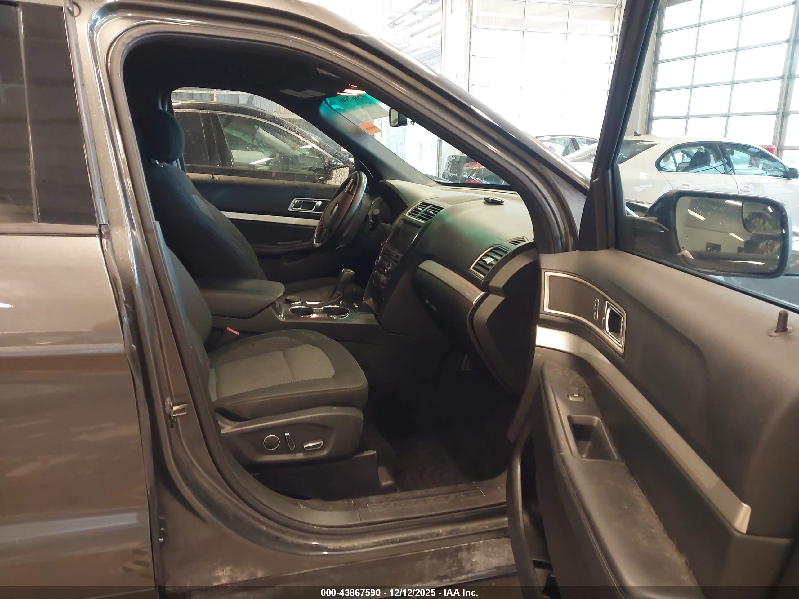 FORD EXPLORER image 5