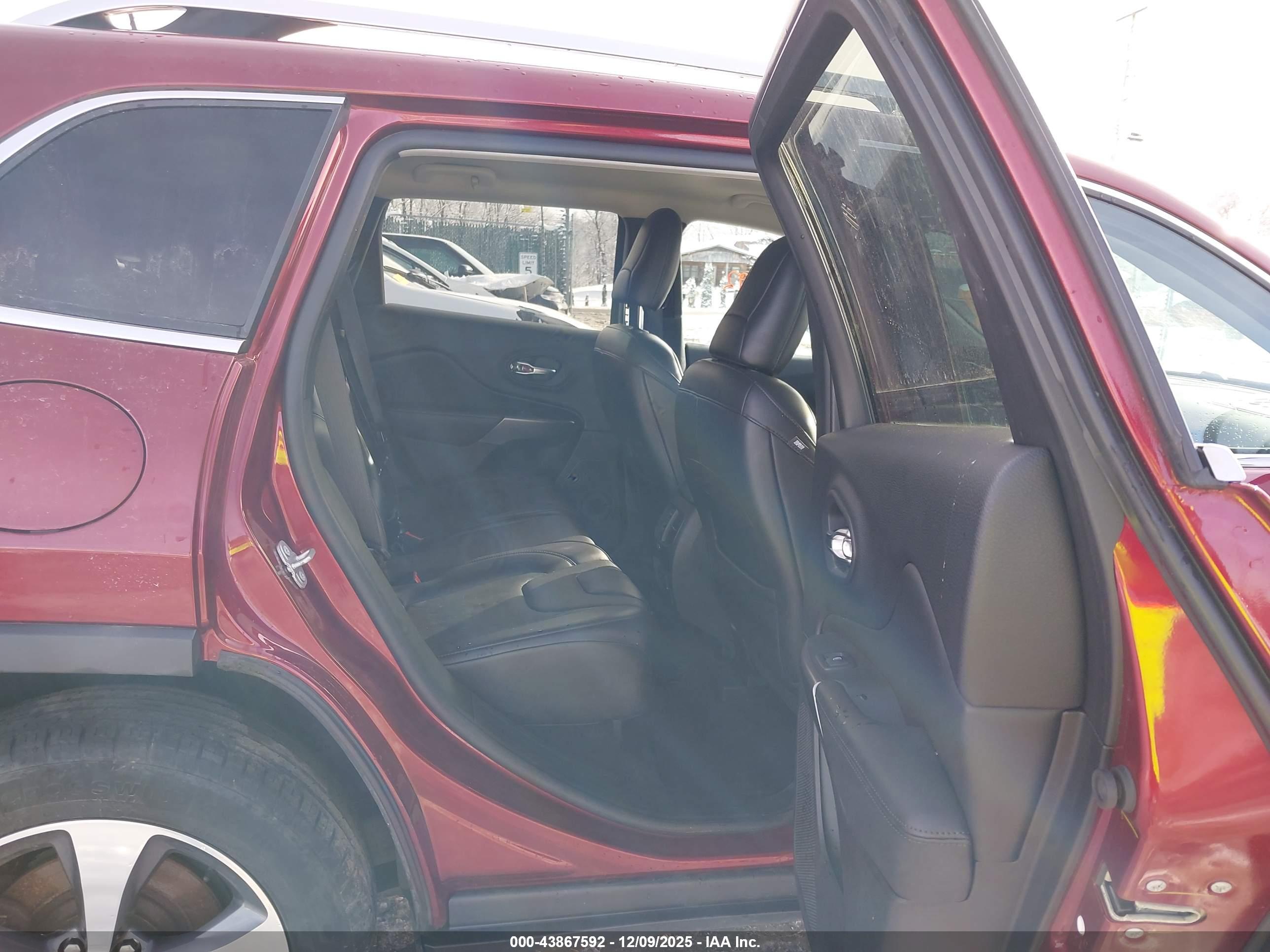 JEEP CHEROKEE image 8