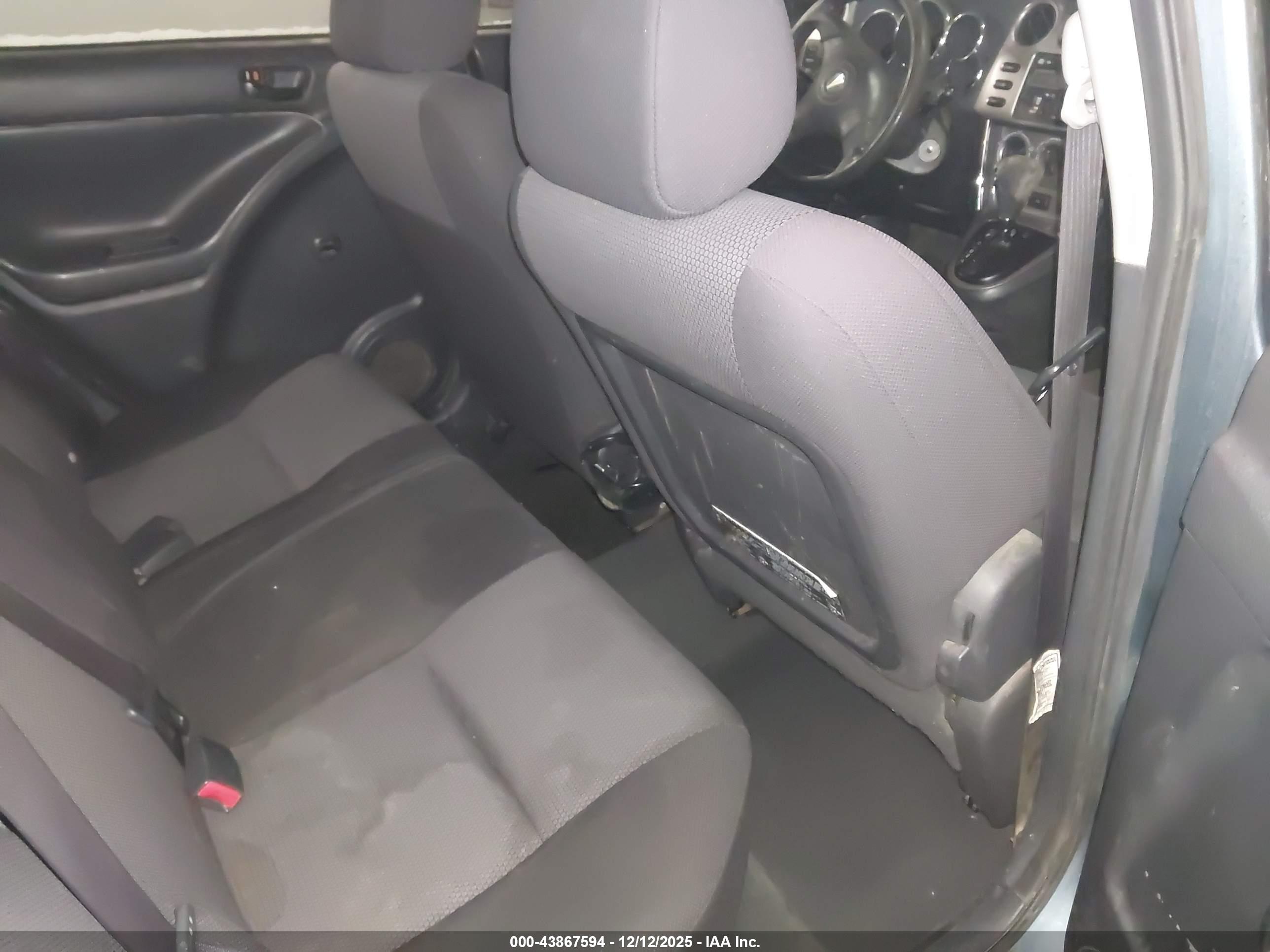 PONTIAC VIBE image 8