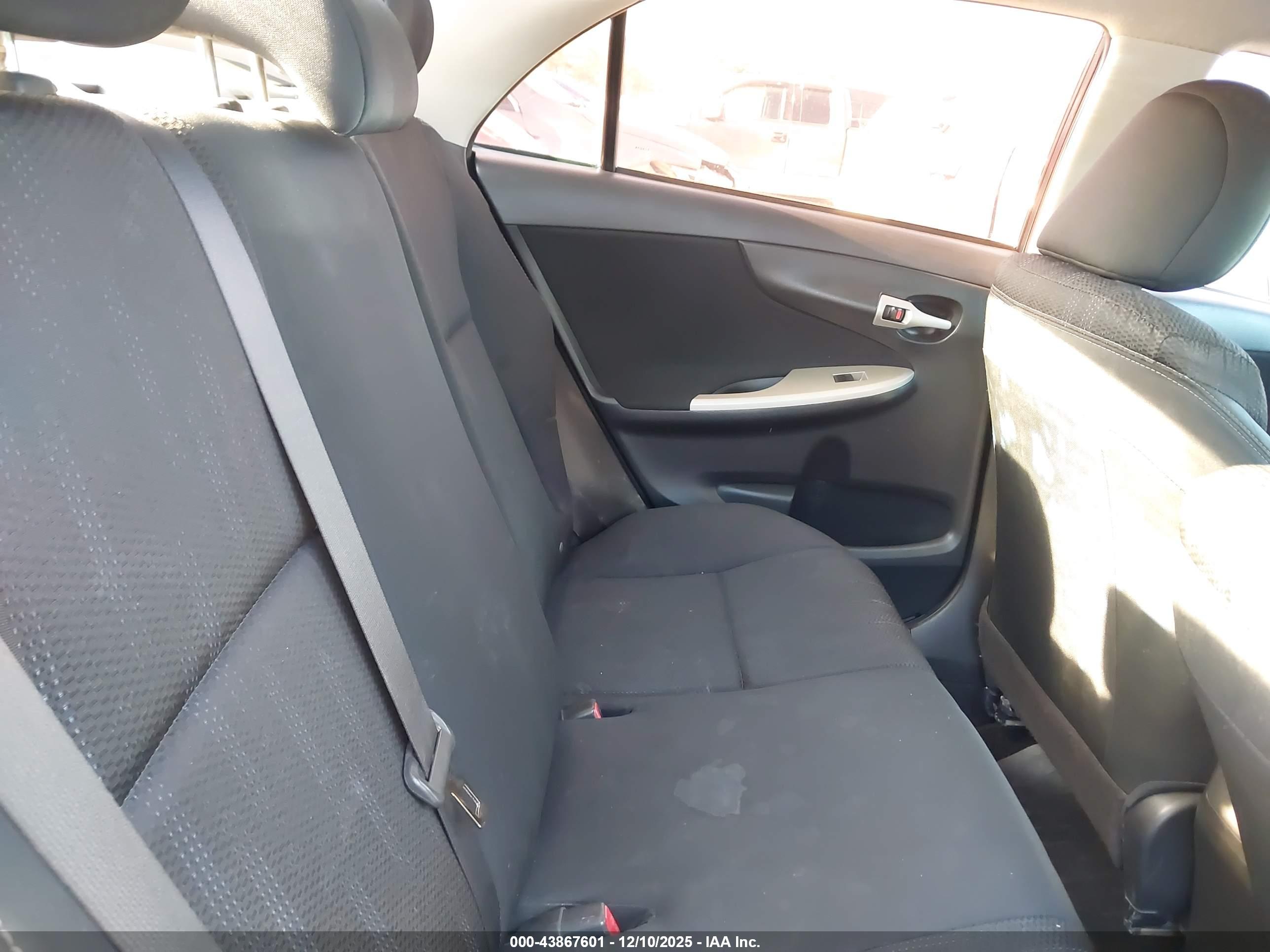 TOYOTA COROLLA image 8