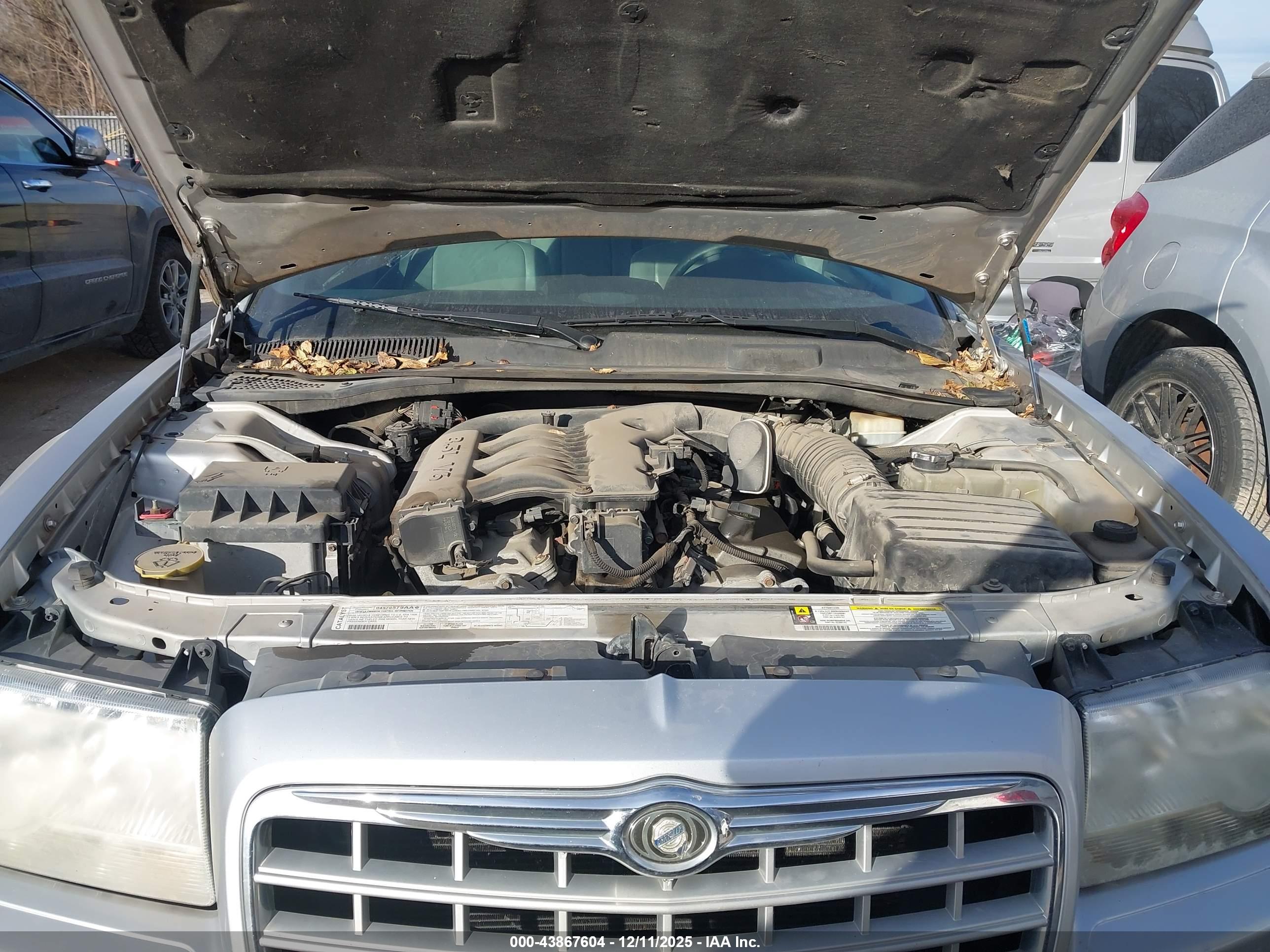 CHRYSLER 300 image 10