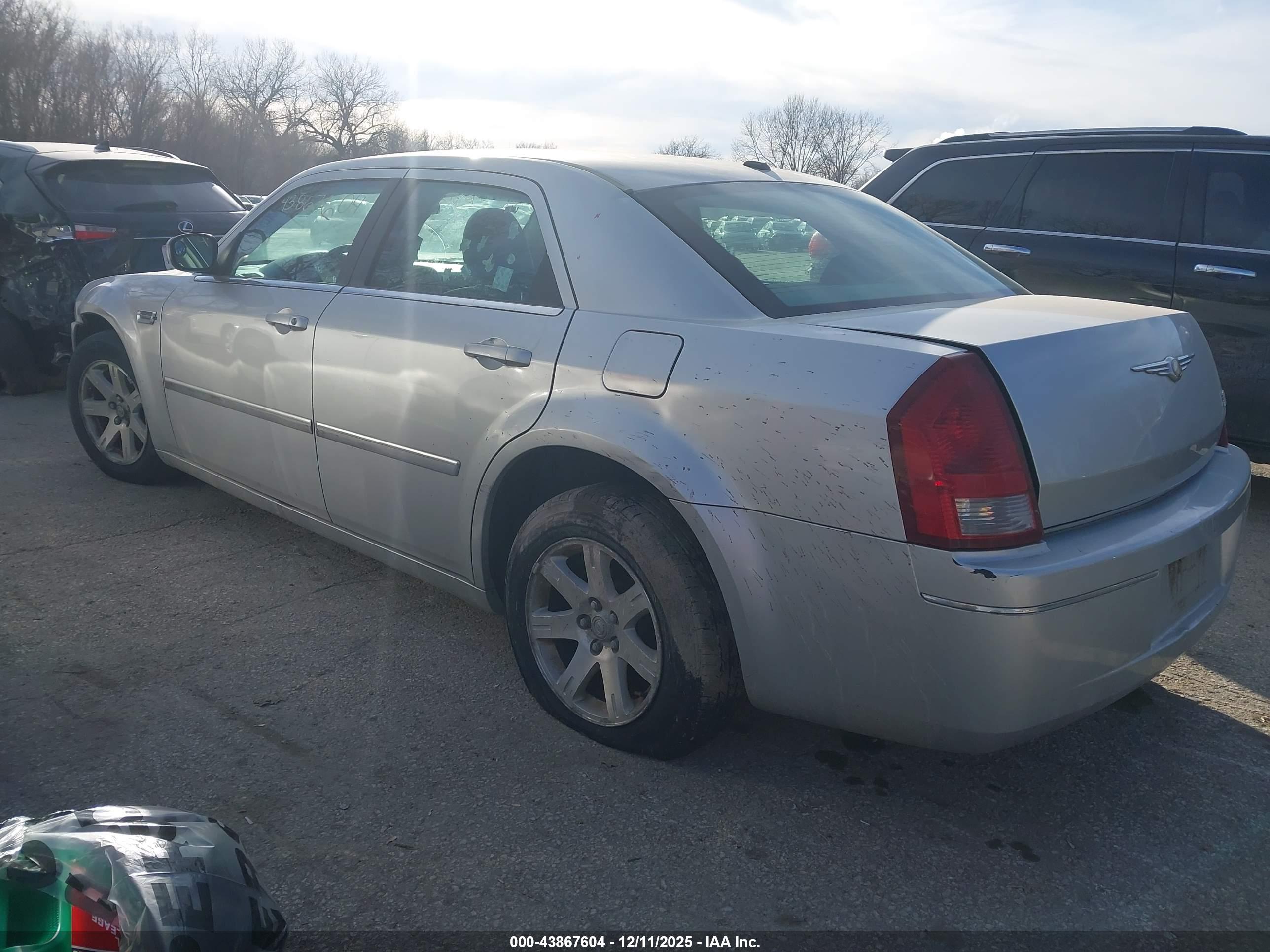 CHRYSLER 300 image 3