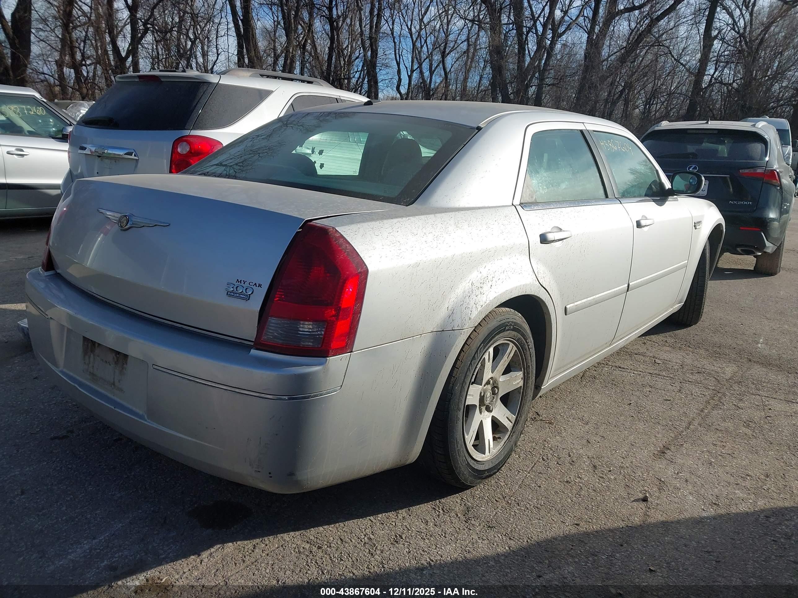 CHRYSLER 300 image 4