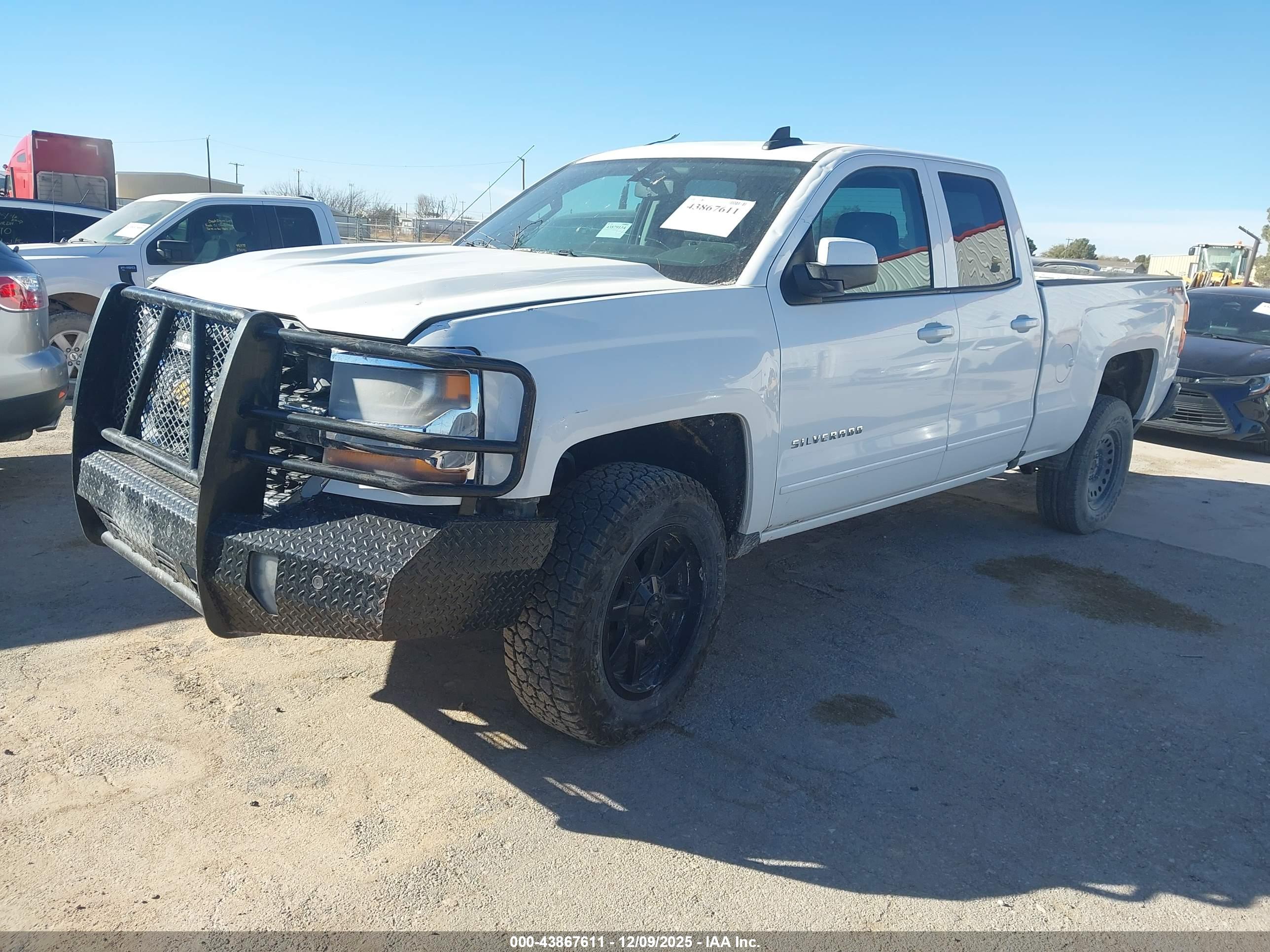 CHEVROLET SILVERADO image 2