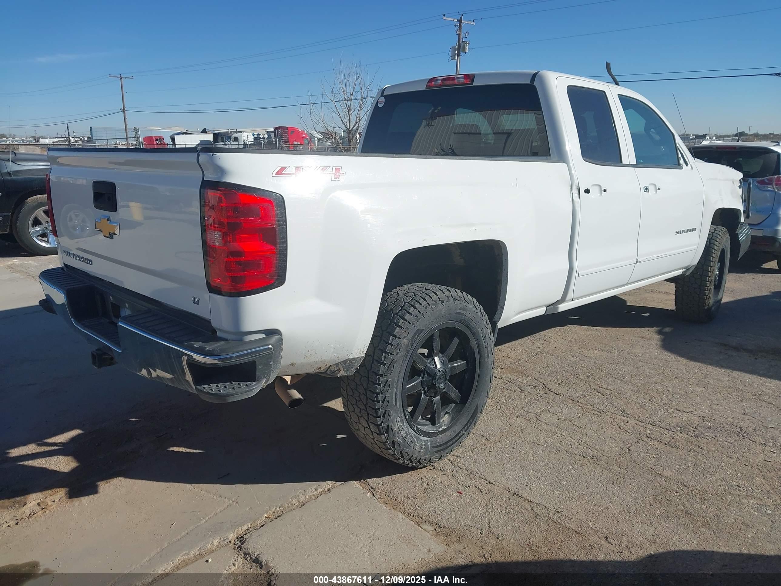 CHEVROLET SILVERADO image 4