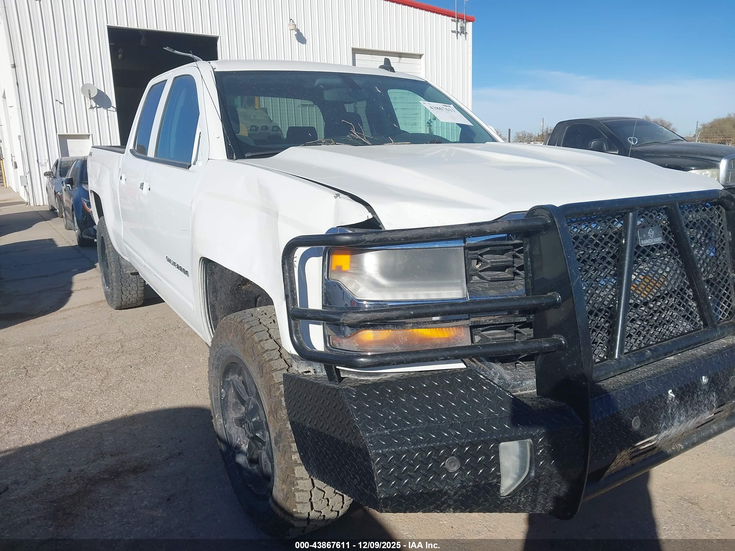 CHEVROLET SILVERADO image 6