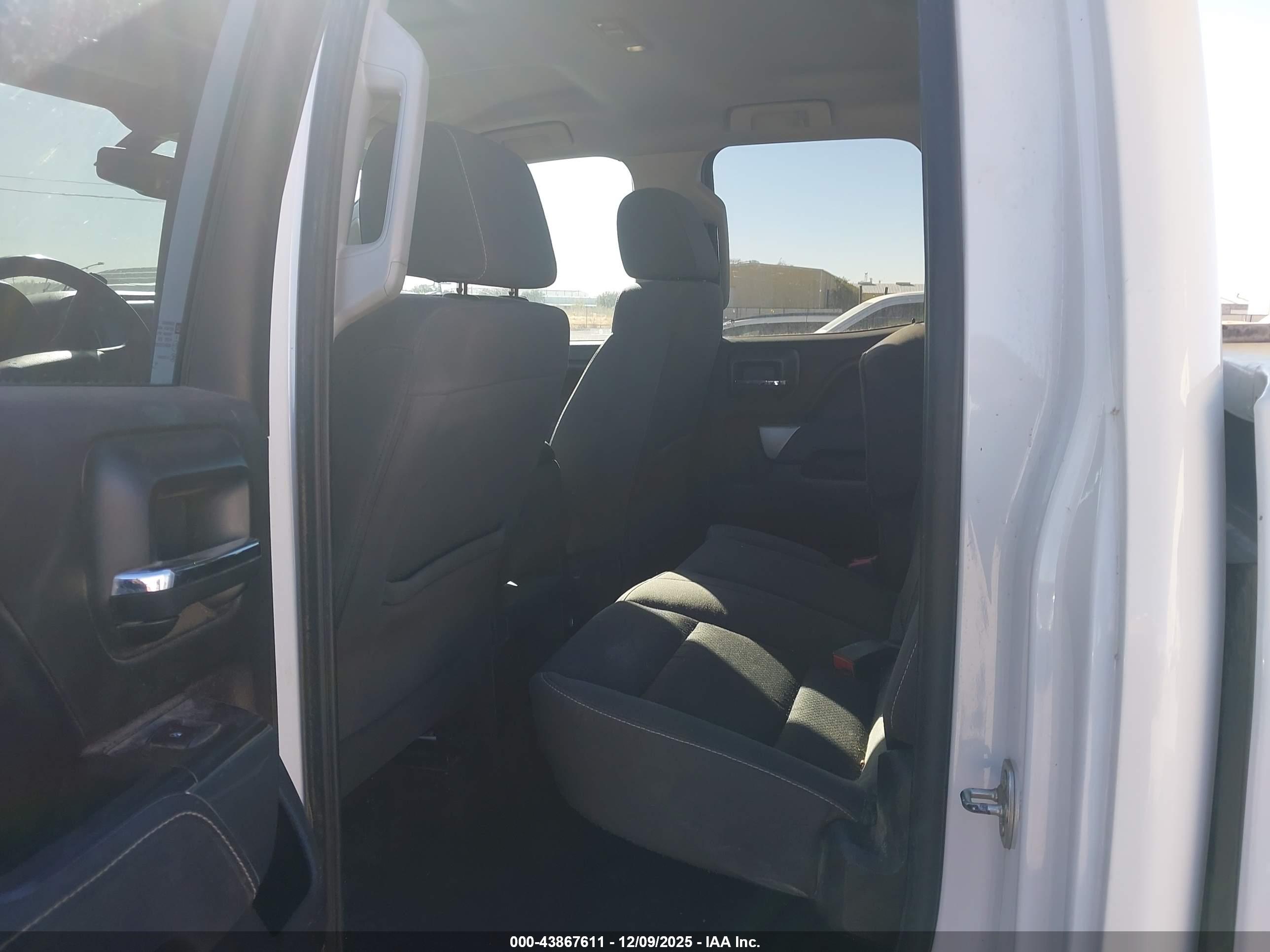 CHEVROLET SILVERADO image 8