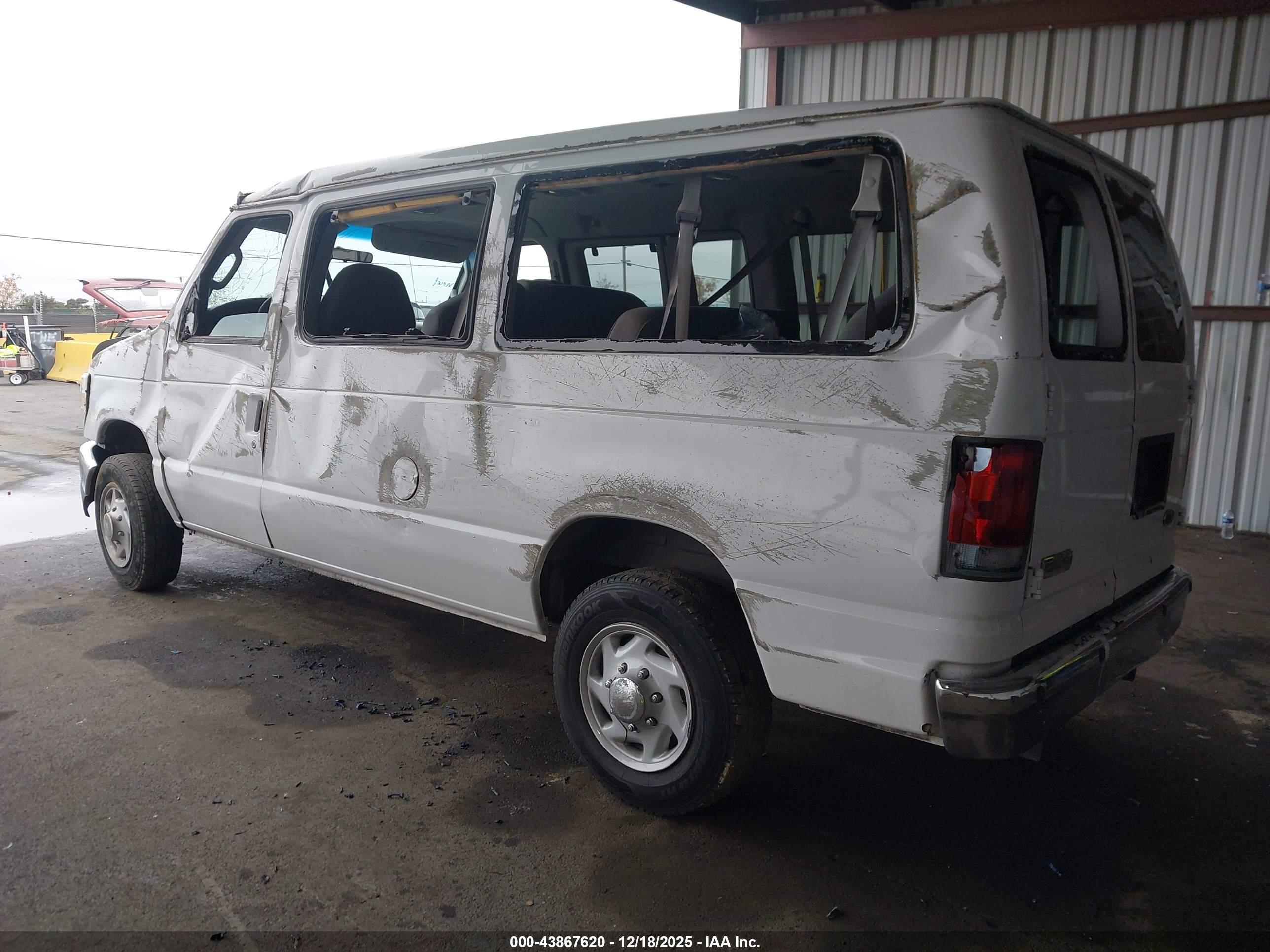FORD E-150 image 3
