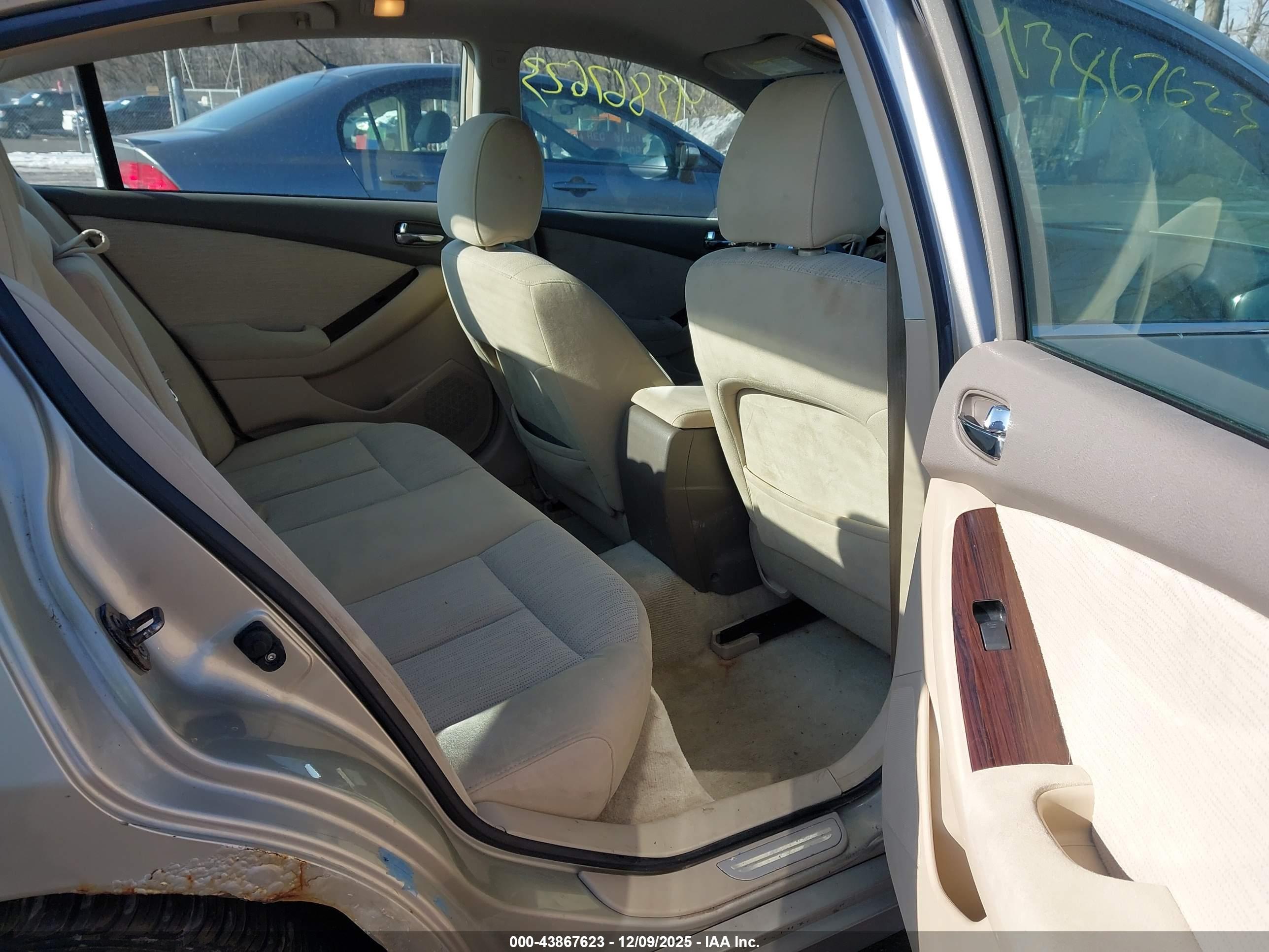NISSAN ALTIMA image 8