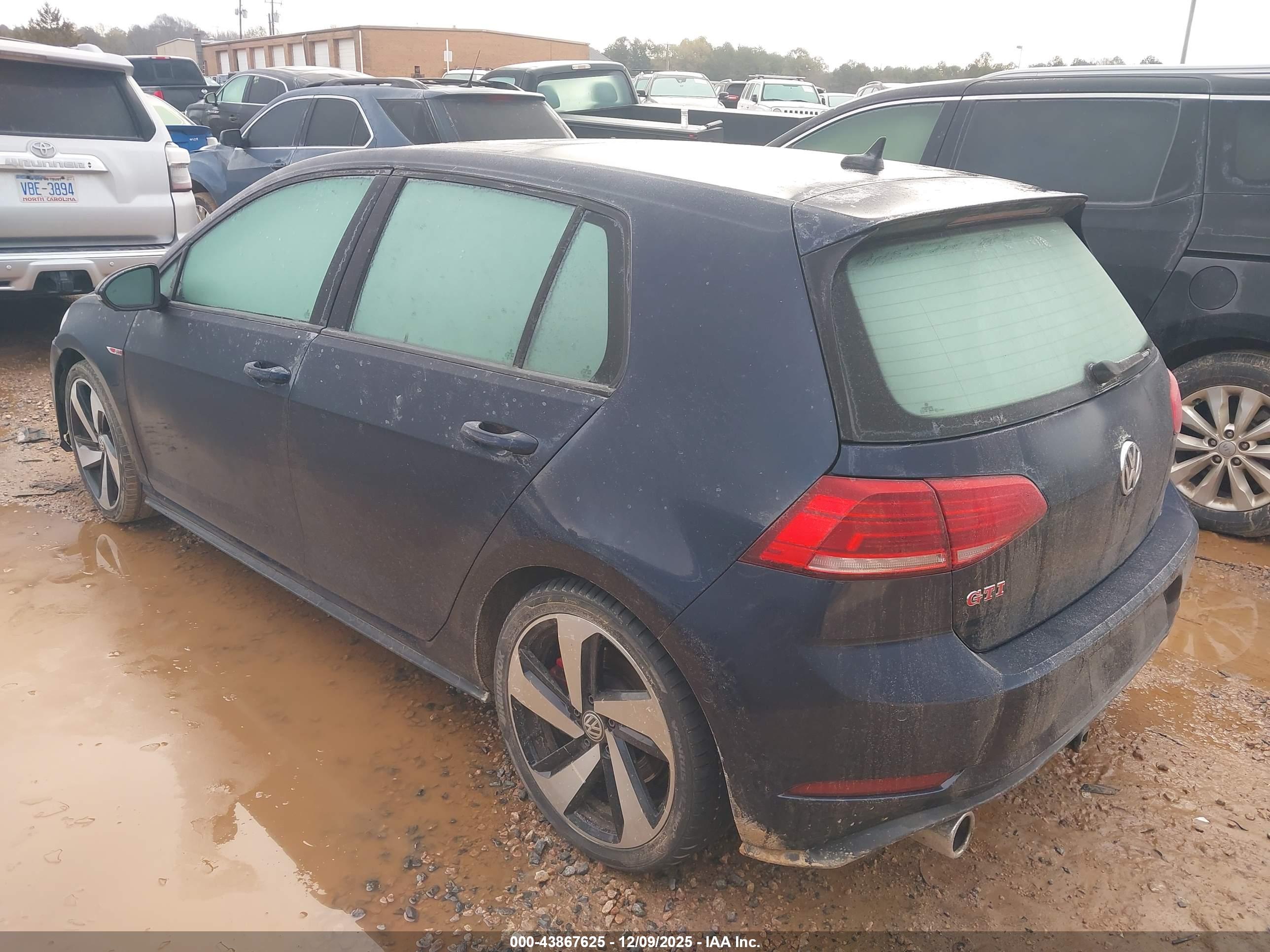 VOLKSWAGEN GOLF image 3