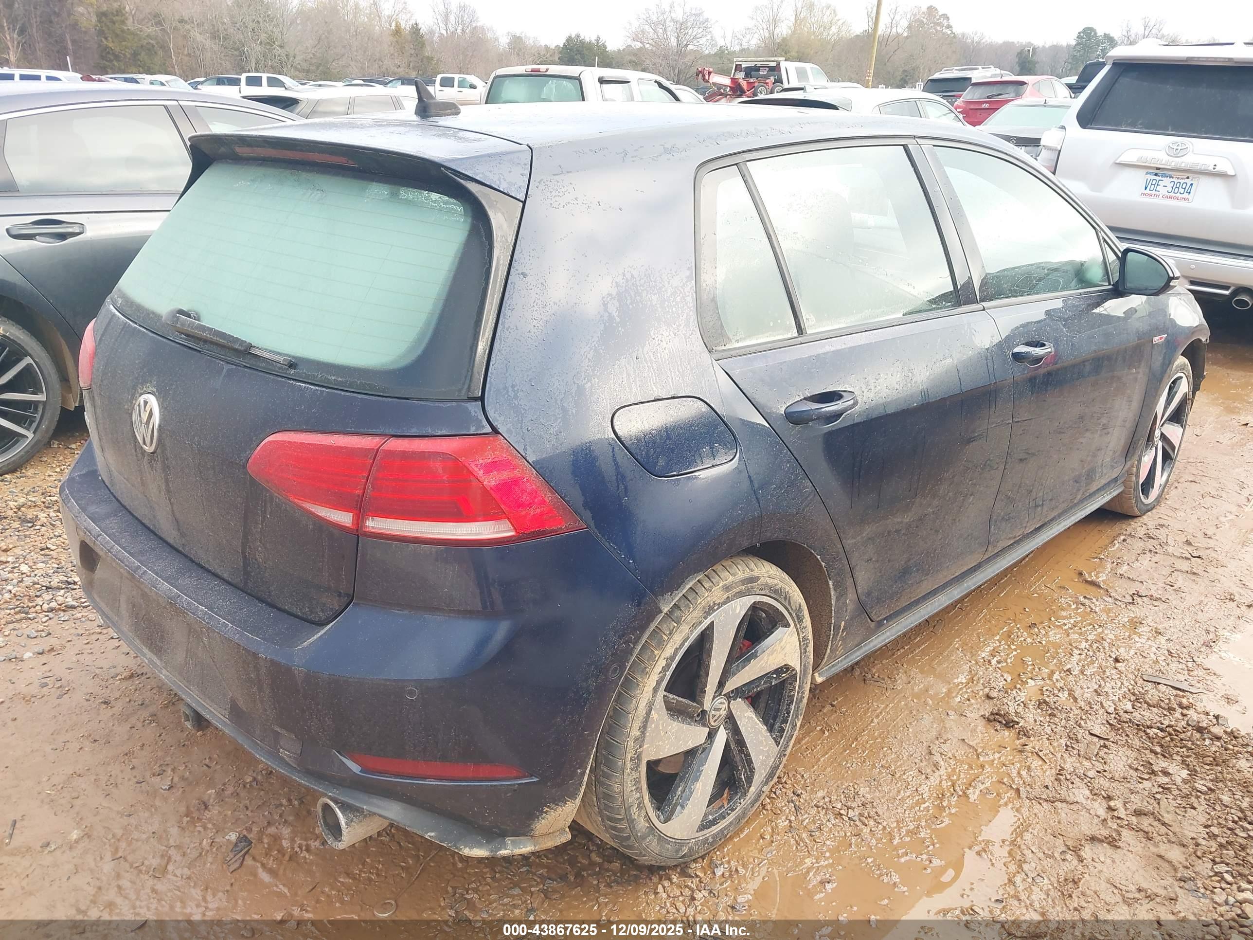 VOLKSWAGEN GOLF image 4