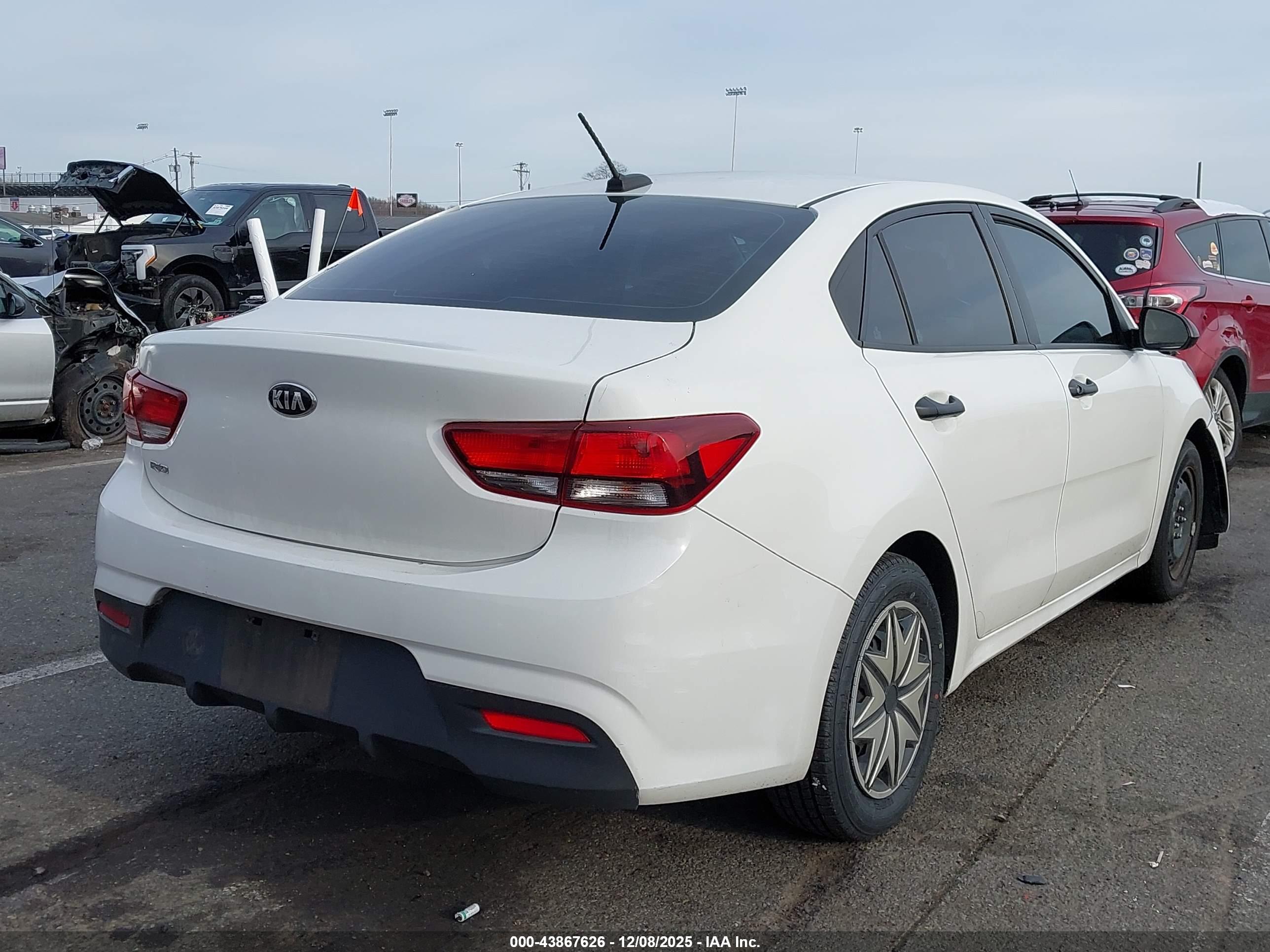 KIA RIO image 4
