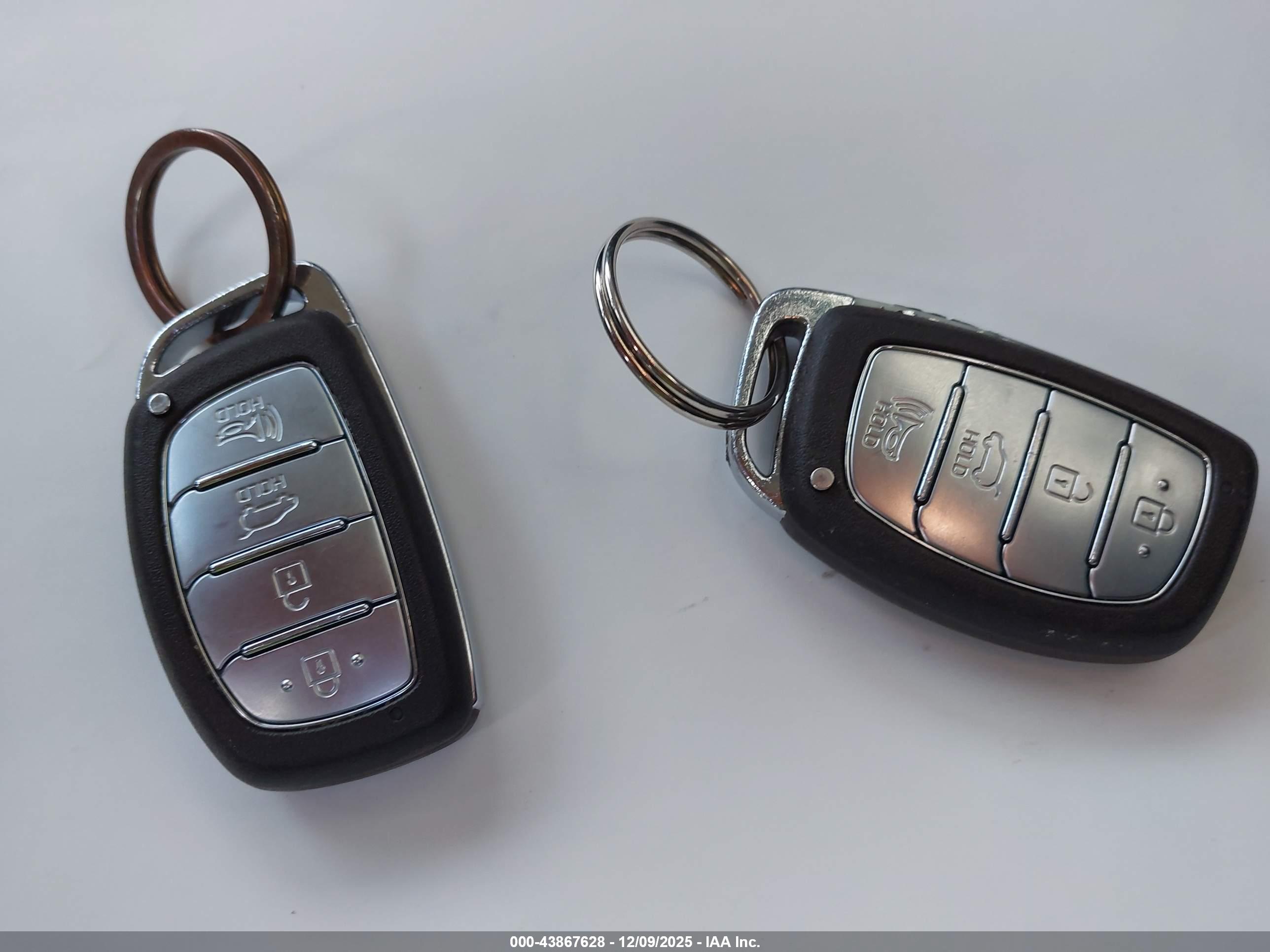 HYUNDAI TUCSON image 11