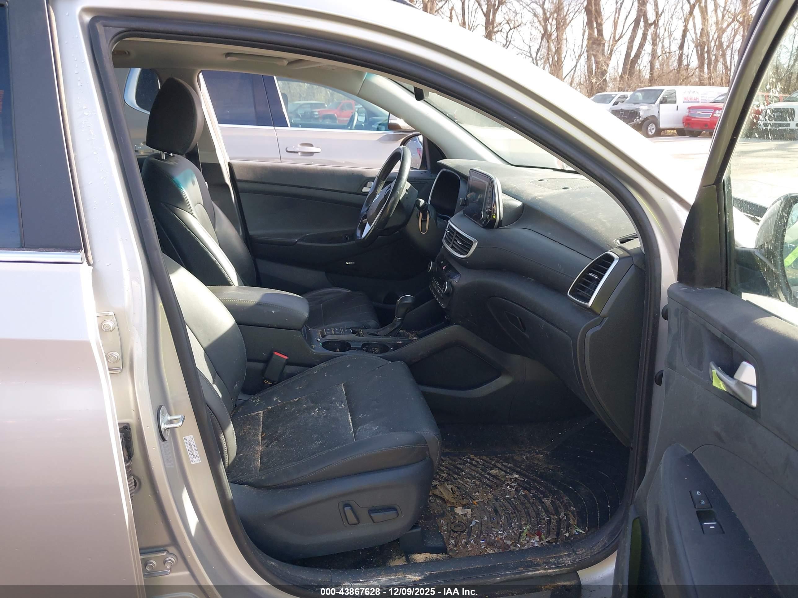 HYUNDAI TUCSON image 5