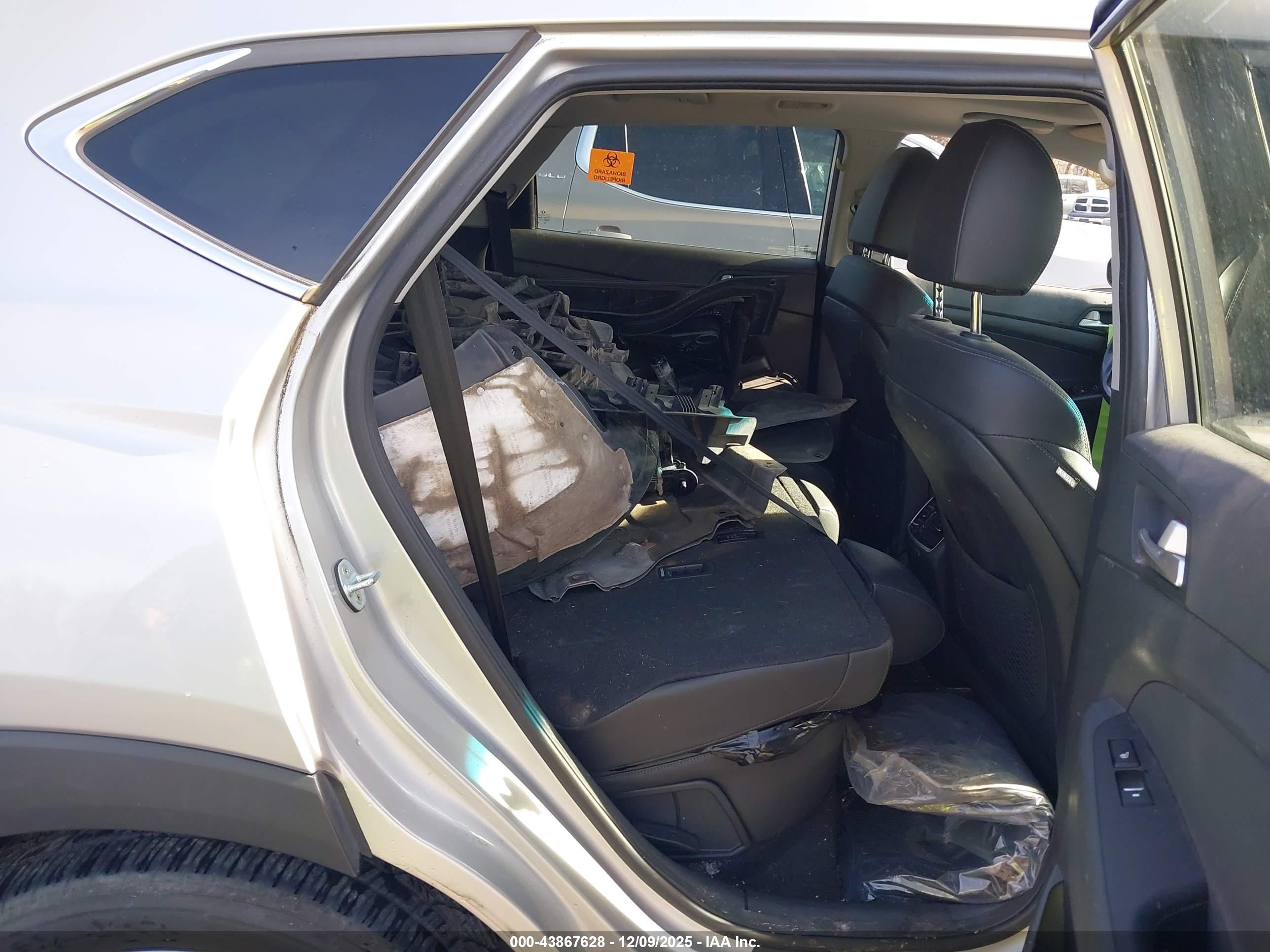 HYUNDAI TUCSON image 8