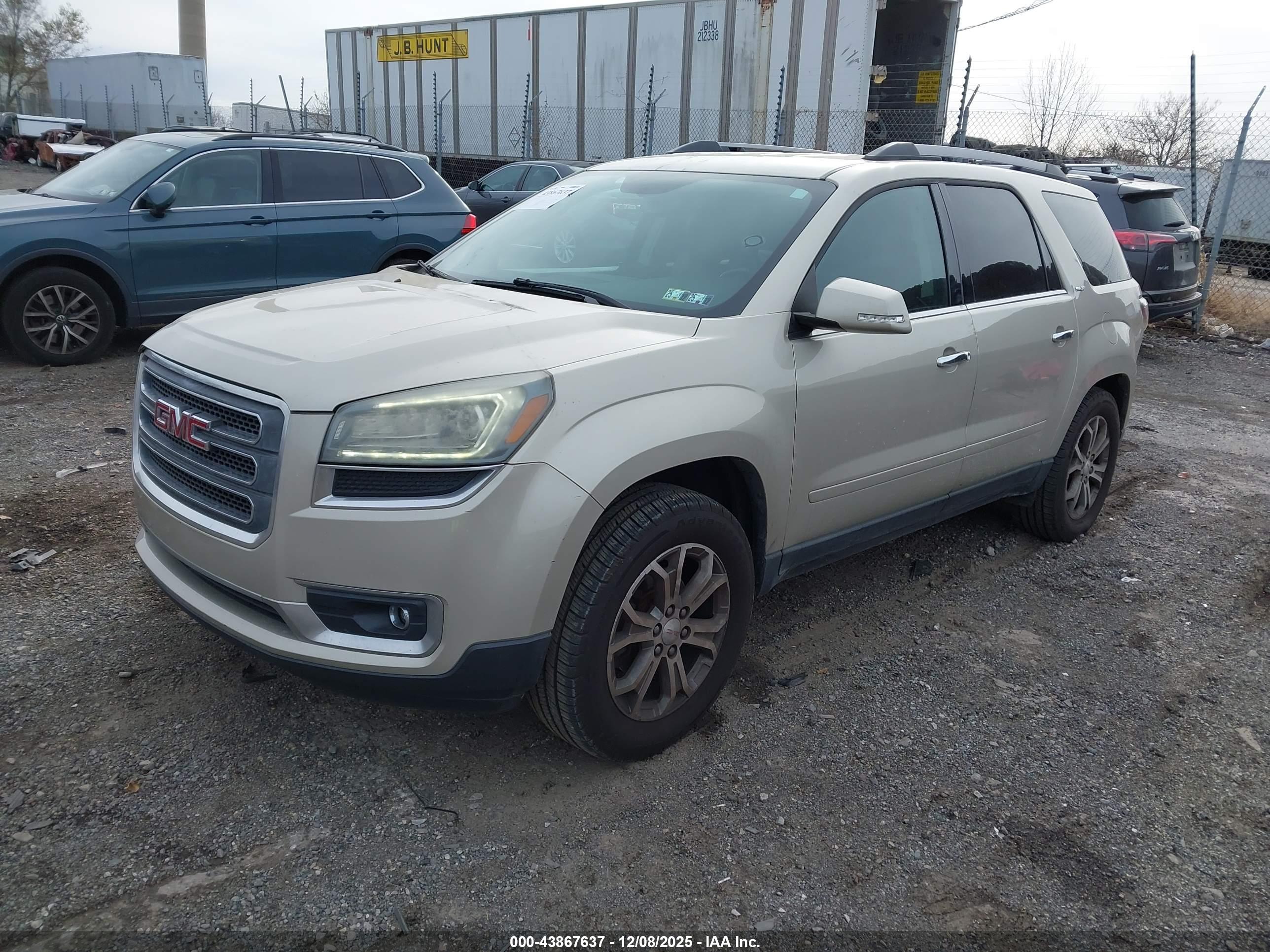 GMC ACADIA image 2