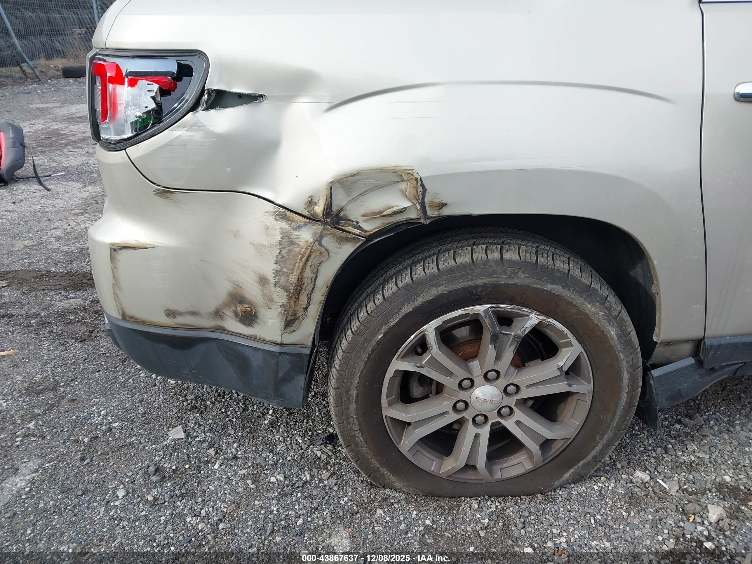 GMC ACADIA image 6