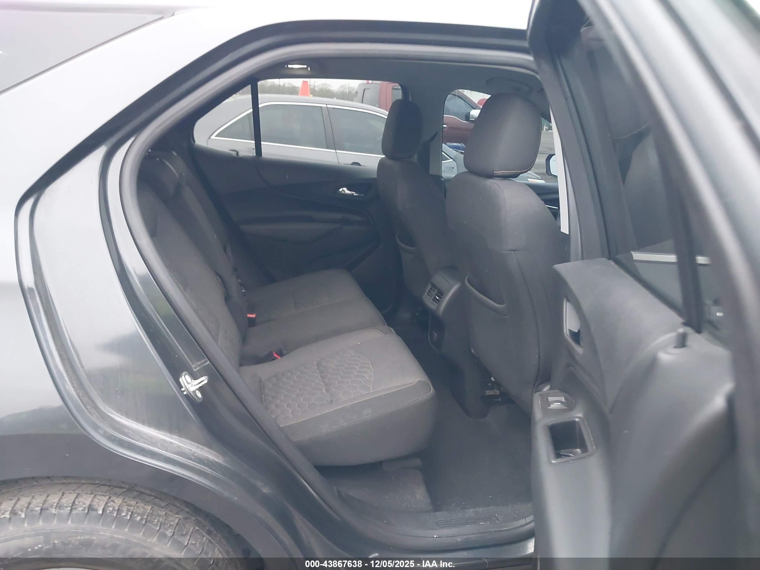CHEVROLET EQUINOX image 8