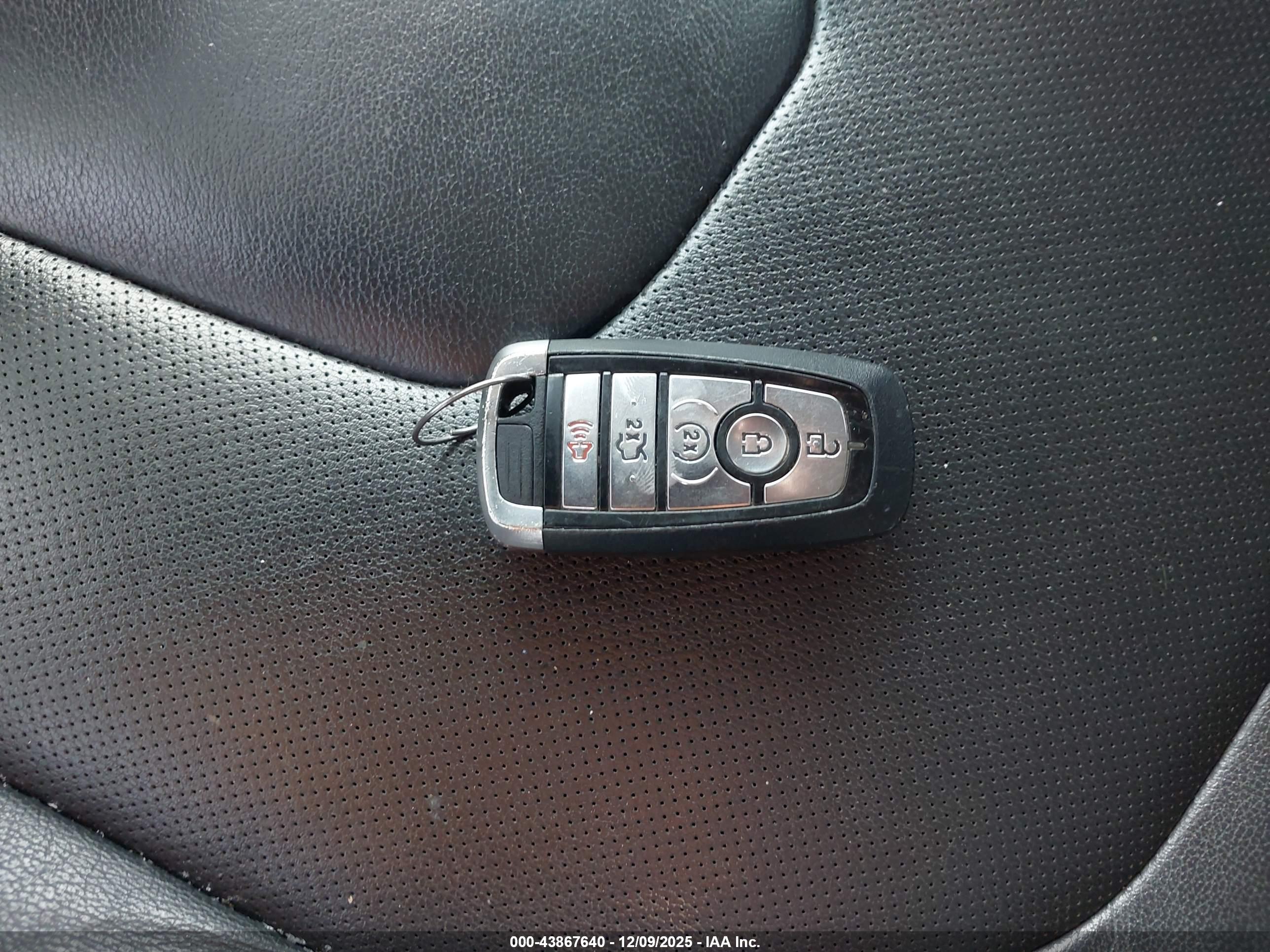 FORD FUSION image 11