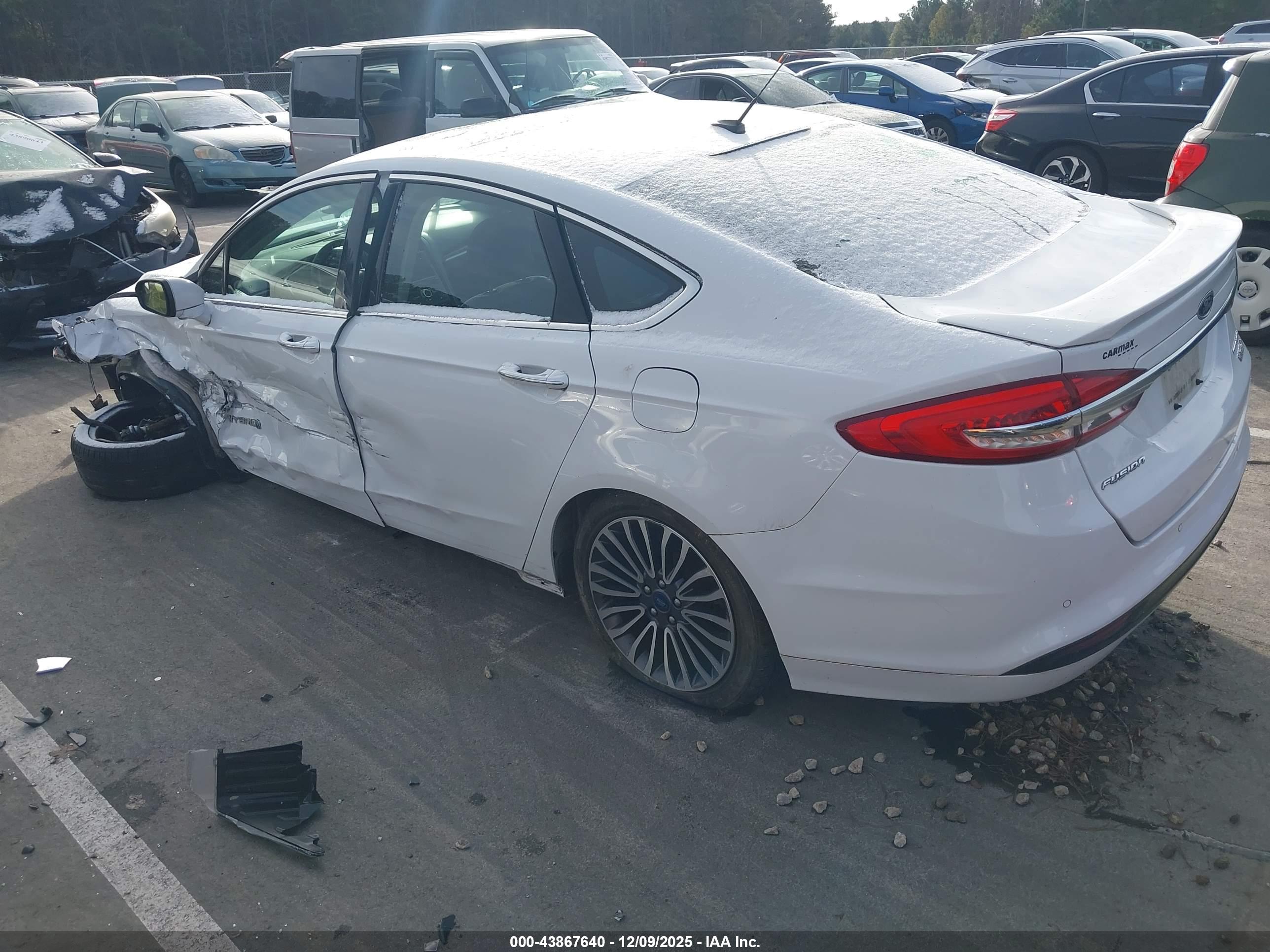 FORD FUSION image 3