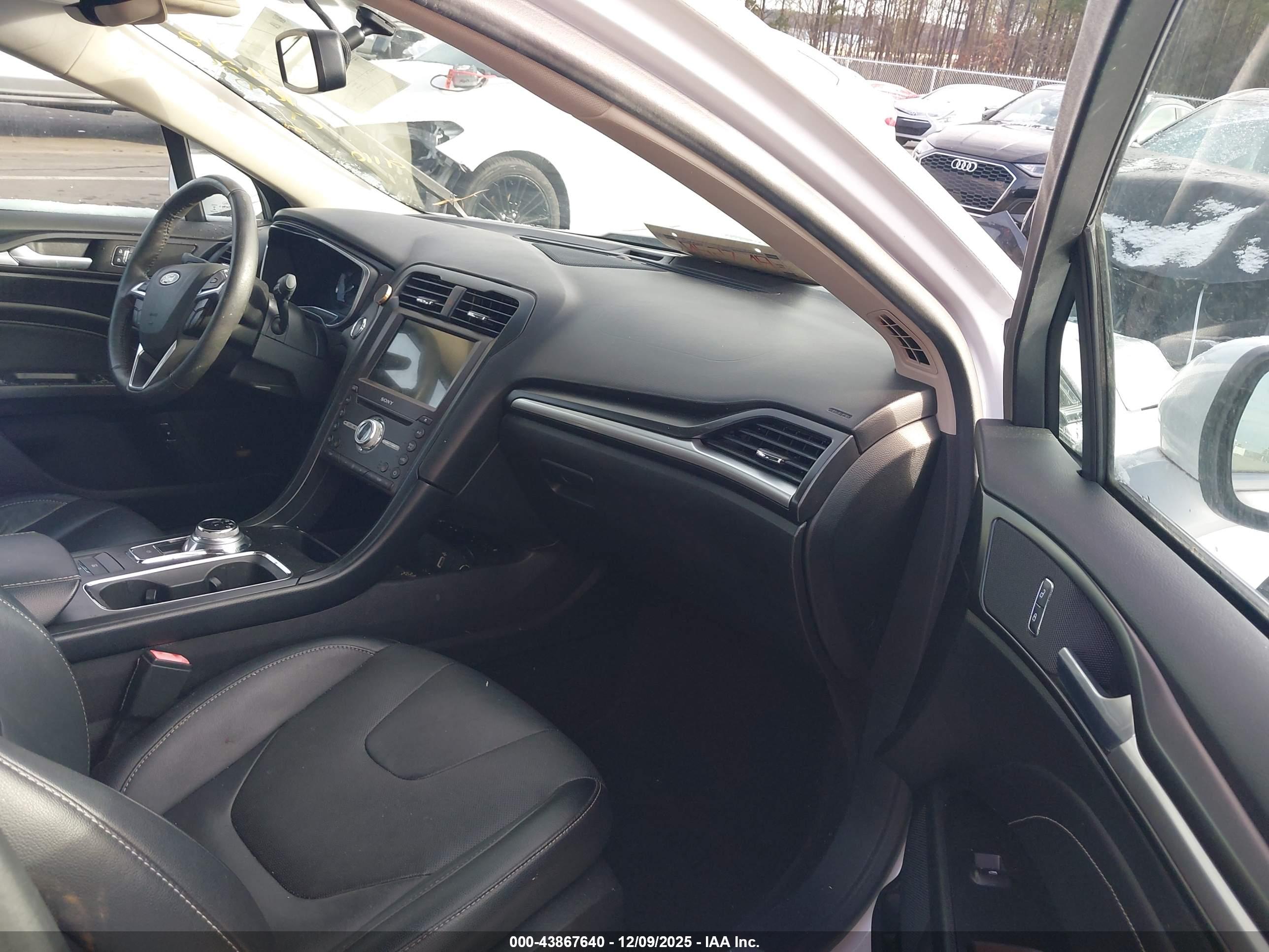 FORD FUSION image 5