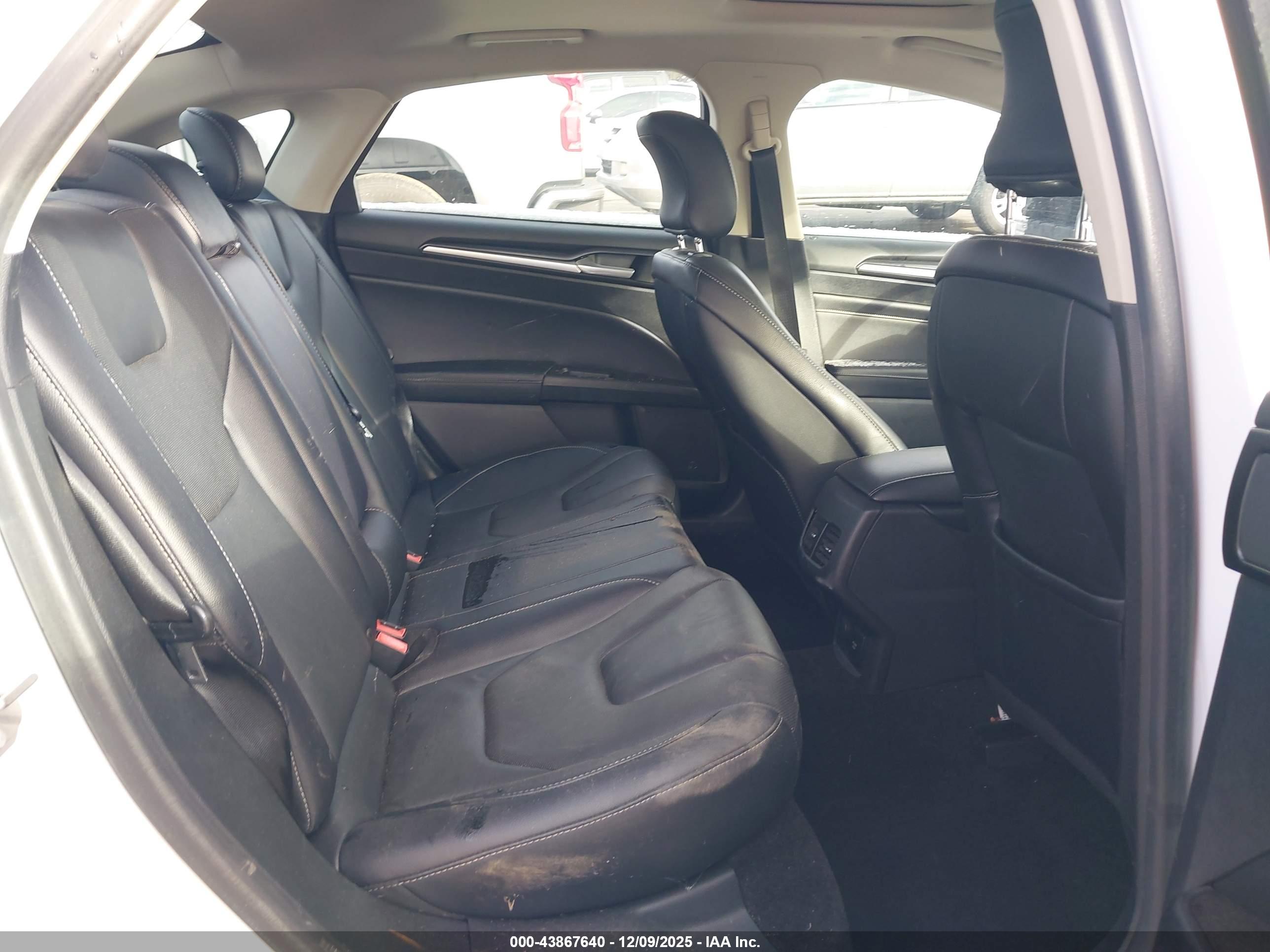 FORD FUSION image 8
