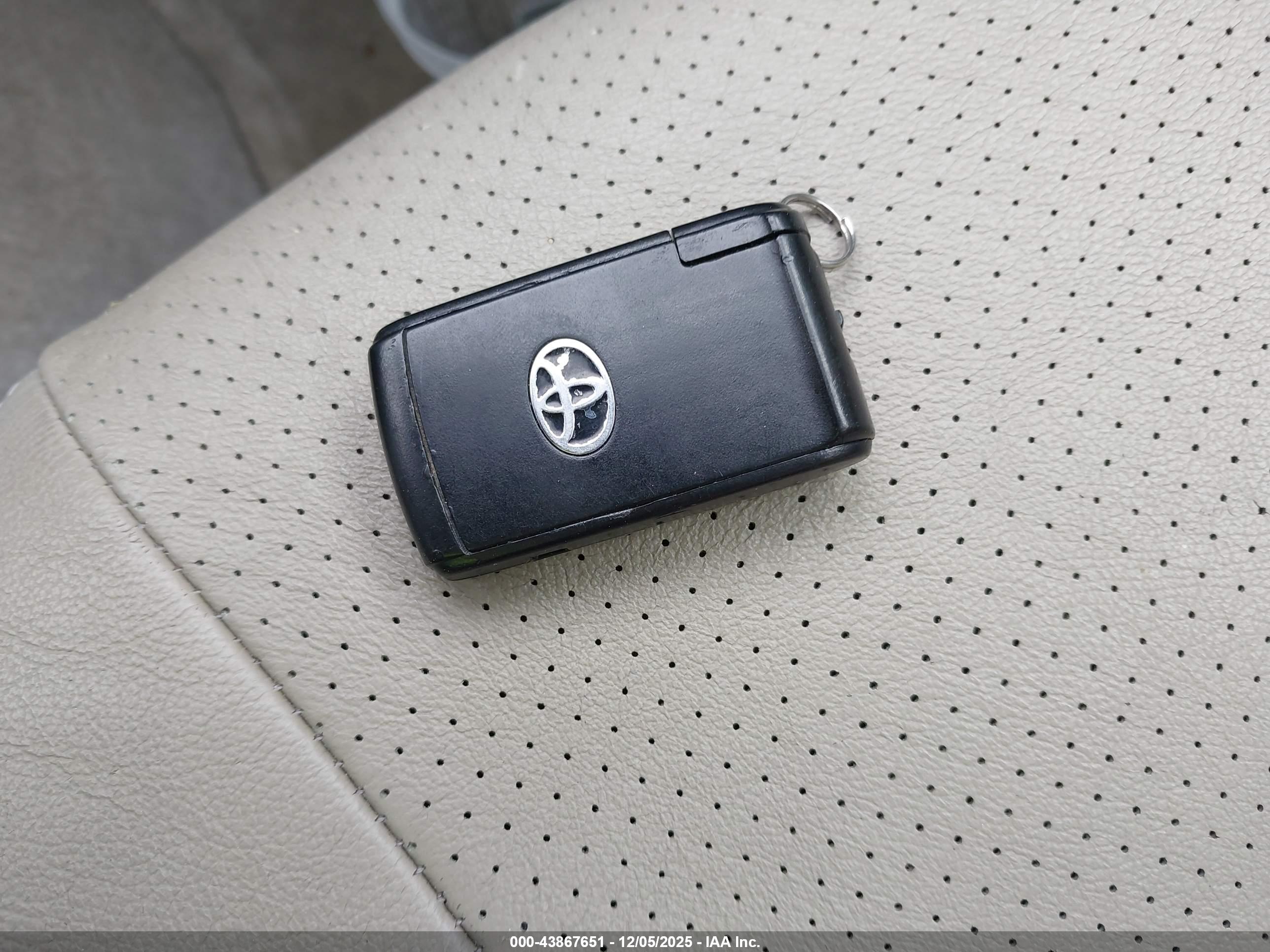 TOYOTA PRIUS image 11