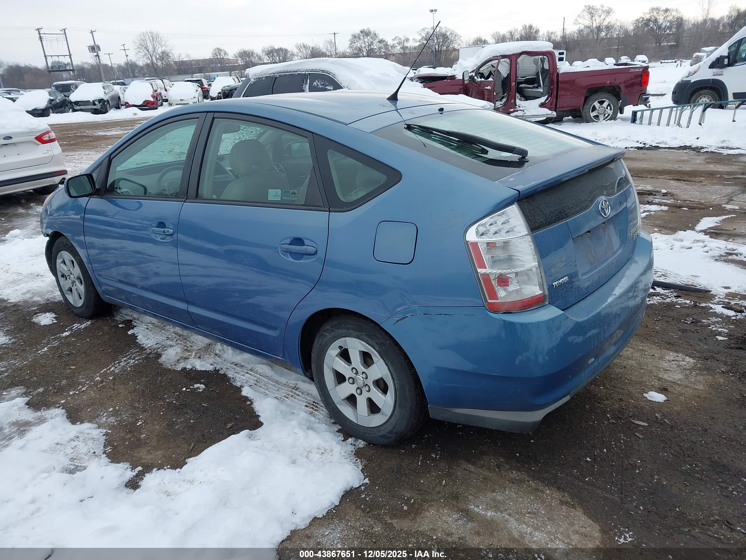 TOYOTA PRIUS image 3