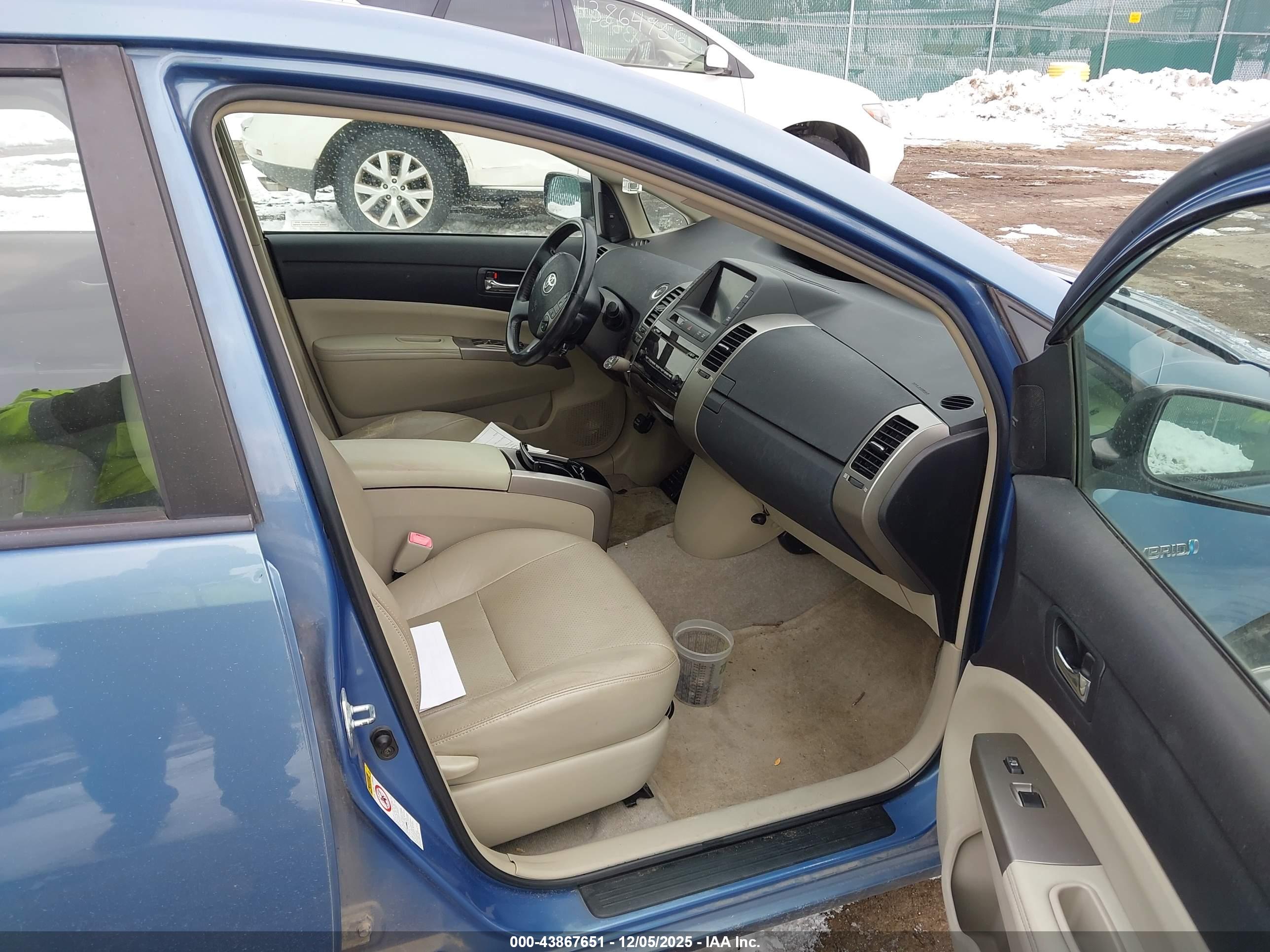 TOYOTA PRIUS image 5